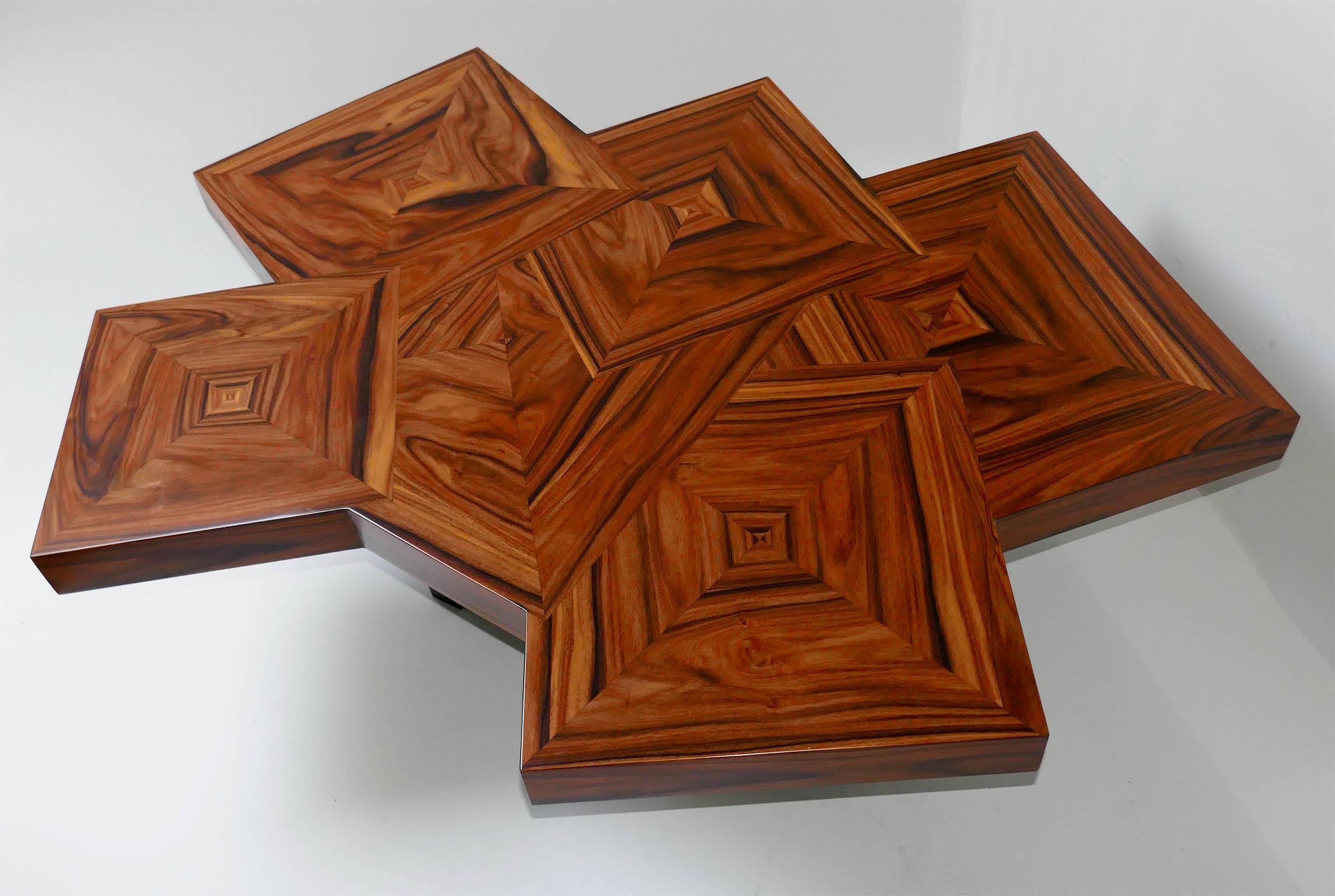 Couchtisch Fusion aus Santos-Holz mit Intarsien von Aymeric Lefort (Moderne) im Angebot
