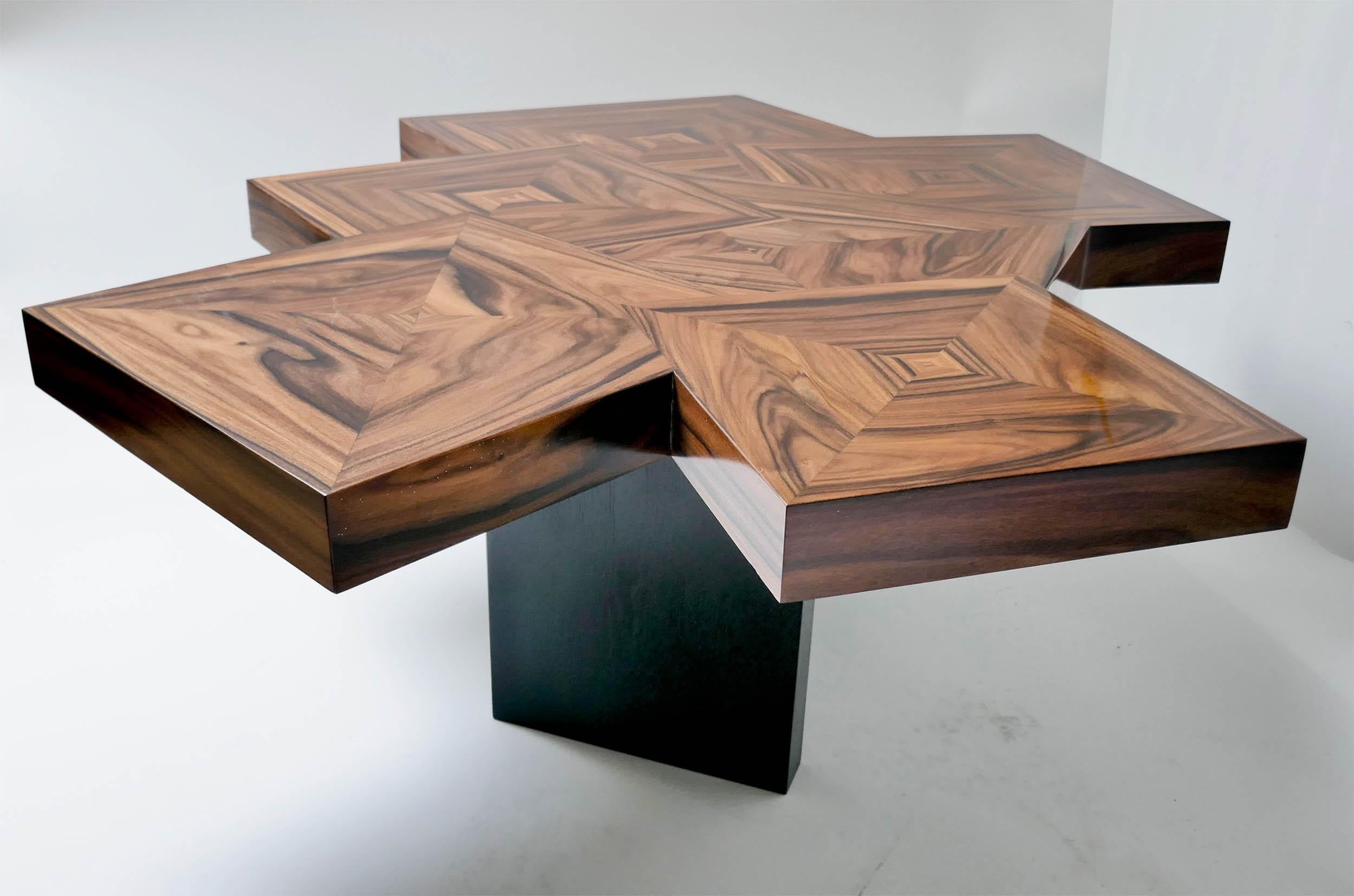 Moderne Table basse Fusion en marqueterie de bois de Santos par Aymeric Lefort en vente