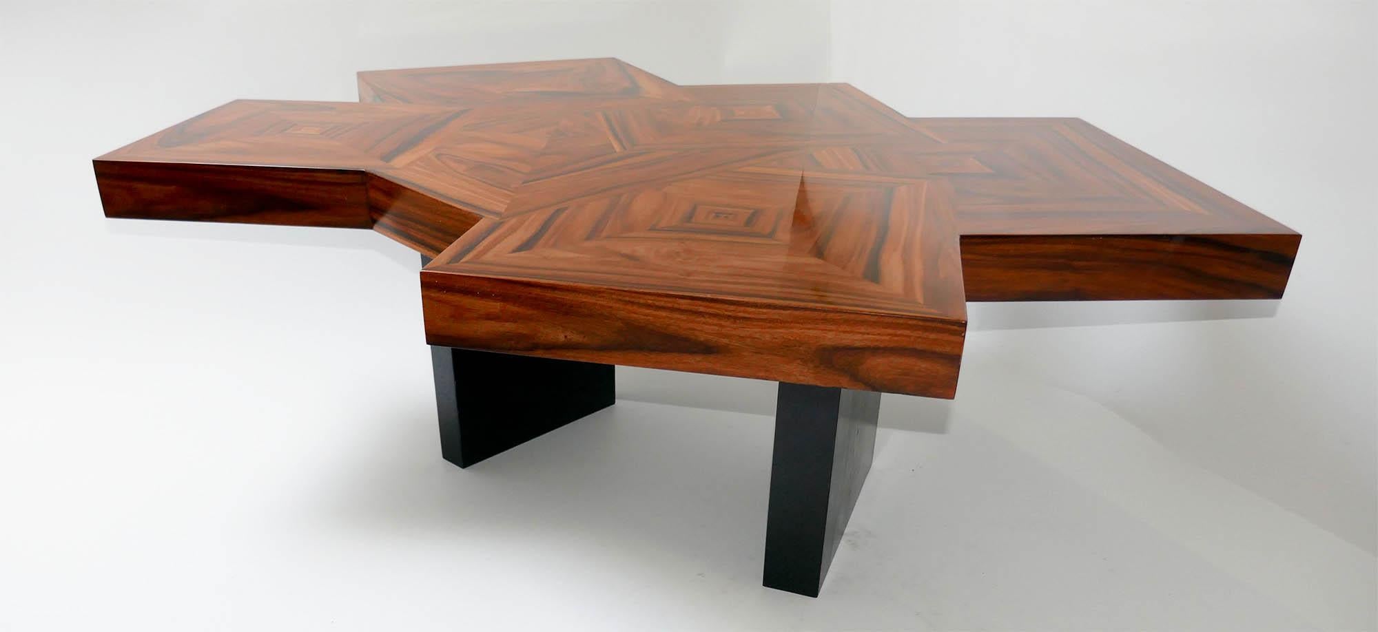 Marqueterie Table basse Fusion en marqueterie de bois de Santos par Aymeric Lefort en vente