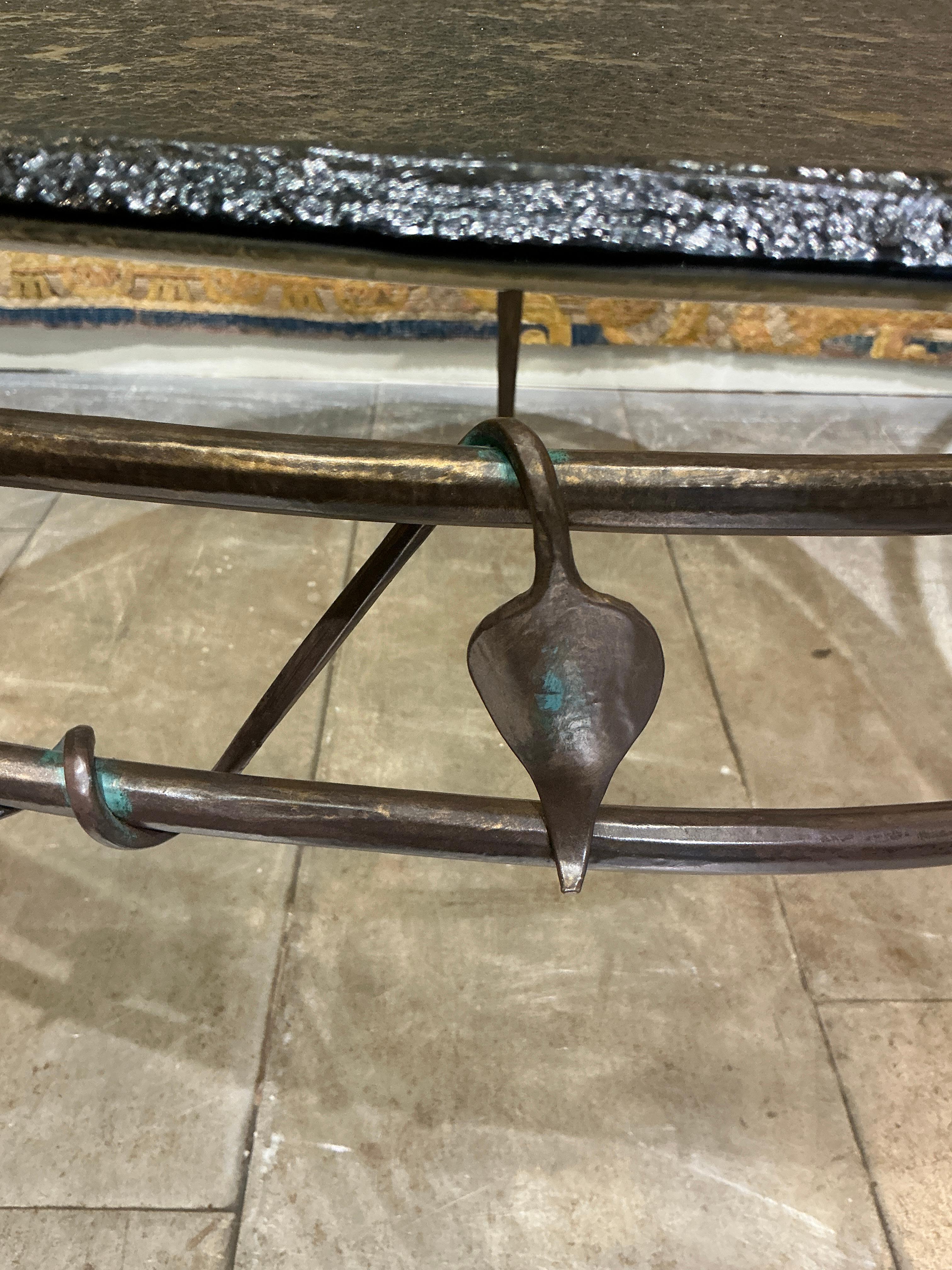 table basse circa 1970 Allemagne style lothar klute 
Joli plateau en verre 
Fer forgé patiné bronze 

