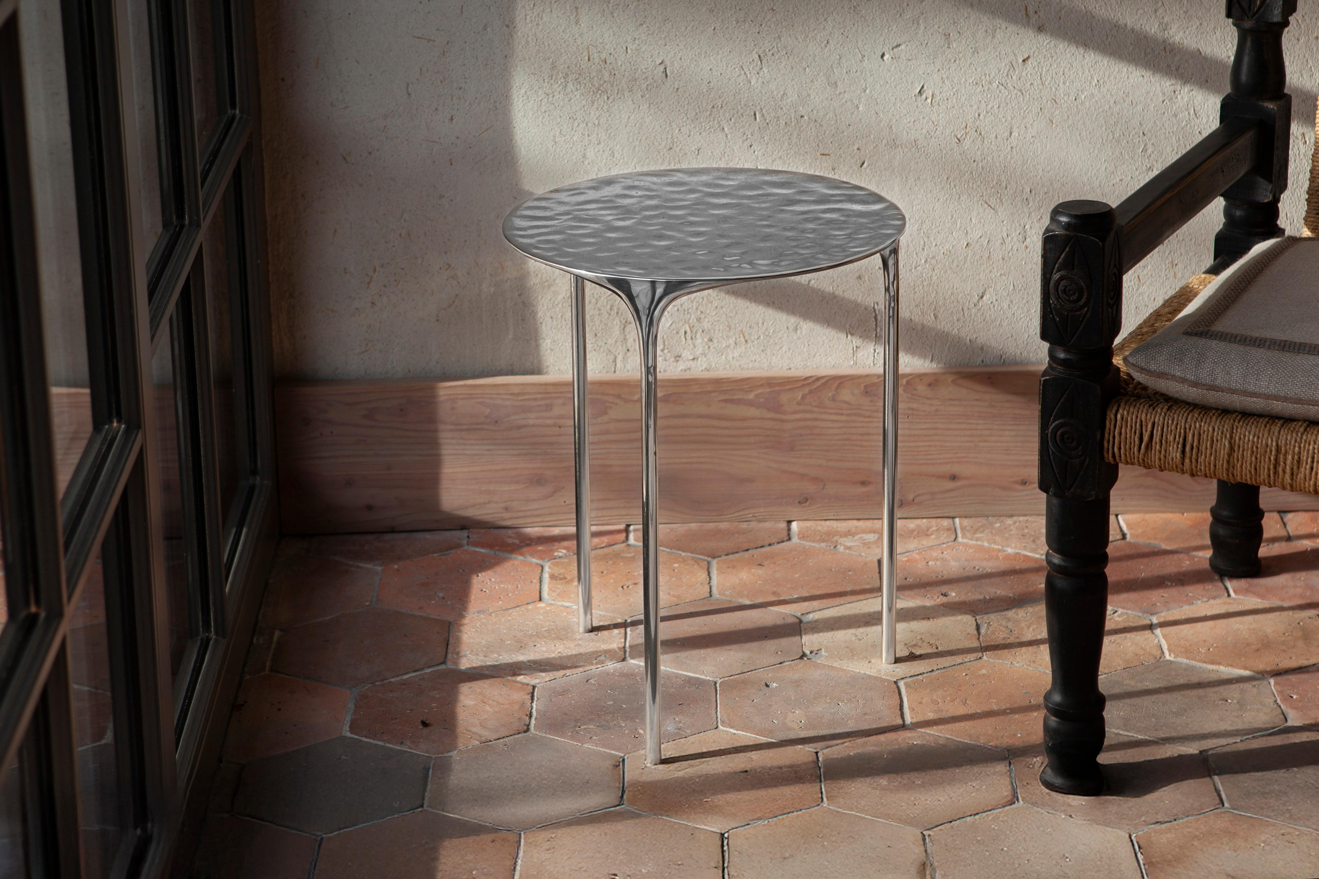 XXIe siècle et contemporain Table basse - Métal sablé fait main en aluminium ondulé par Unism en vente