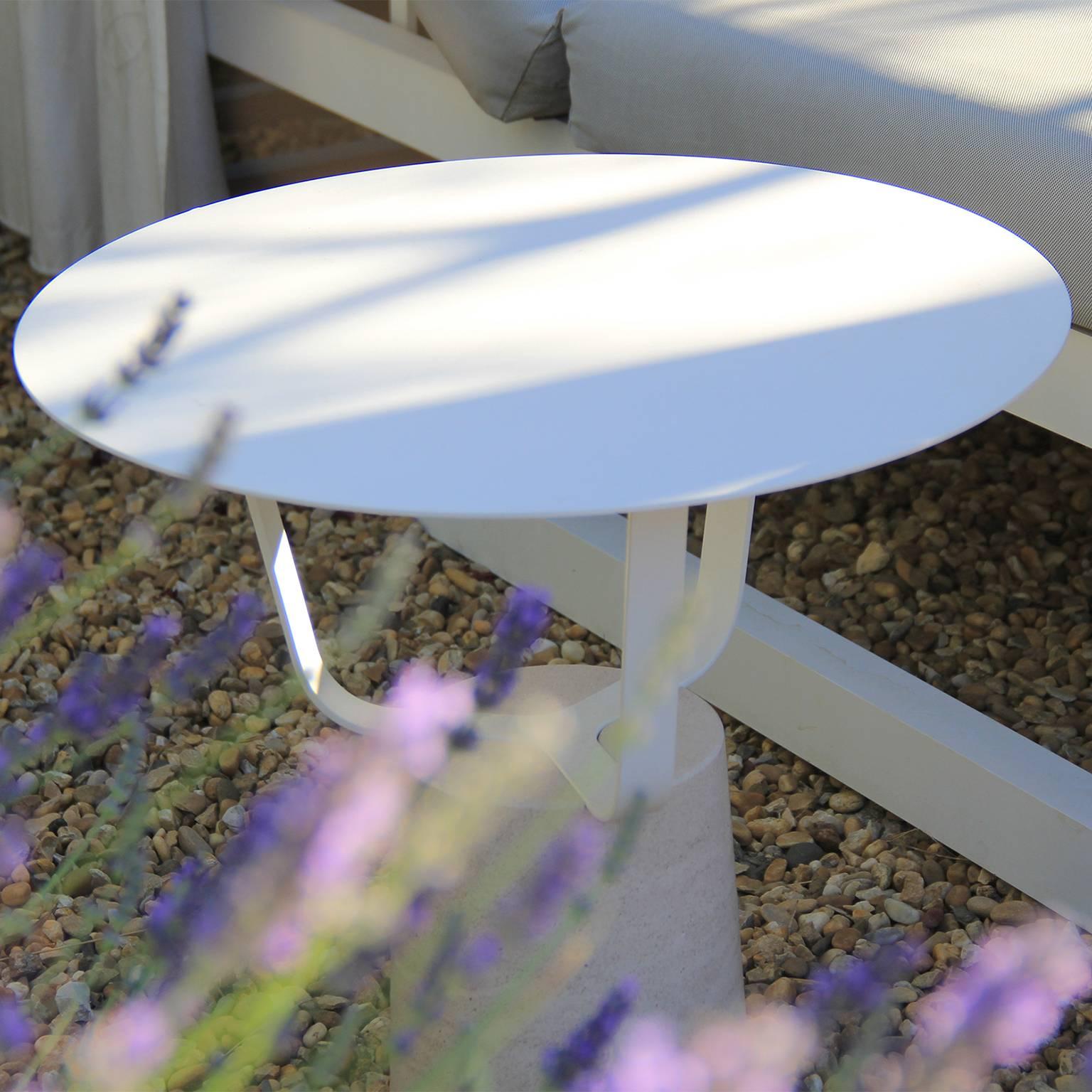 Coffee Table Hansel Outdoor in White Metal and Moleanos Marble For Sale 1
