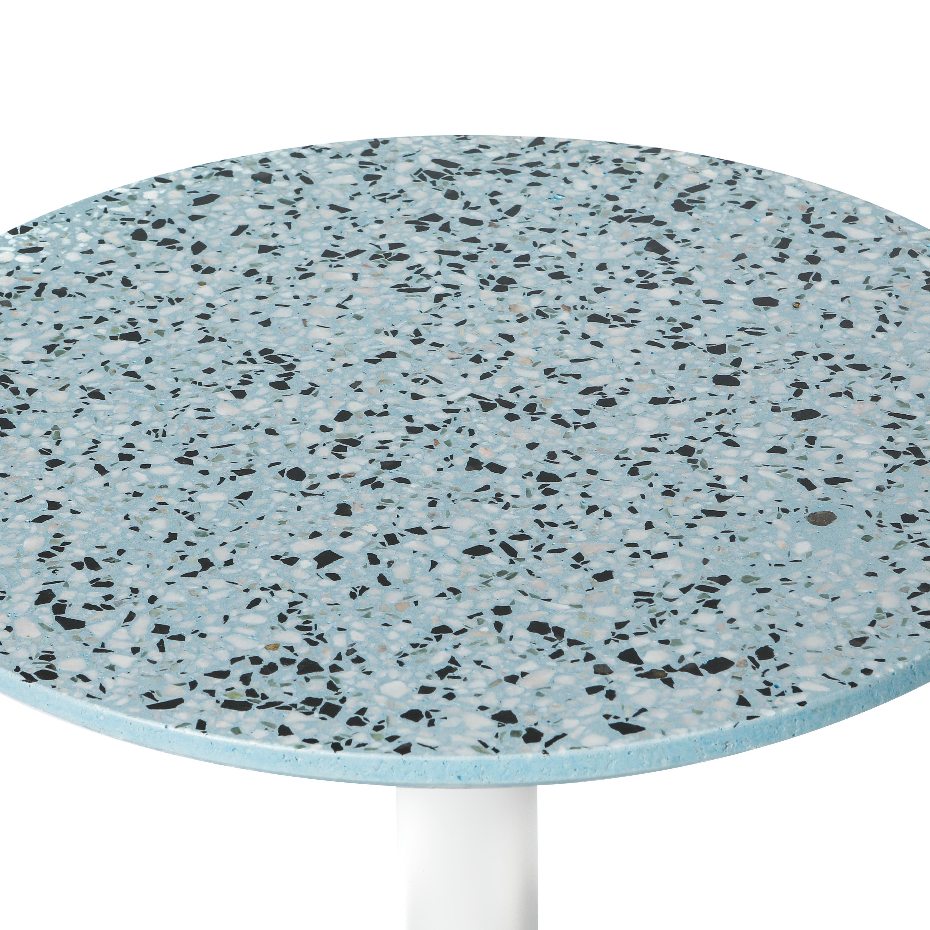 Industriel Table basse 'I' en terrazzo bleu ciel en vente