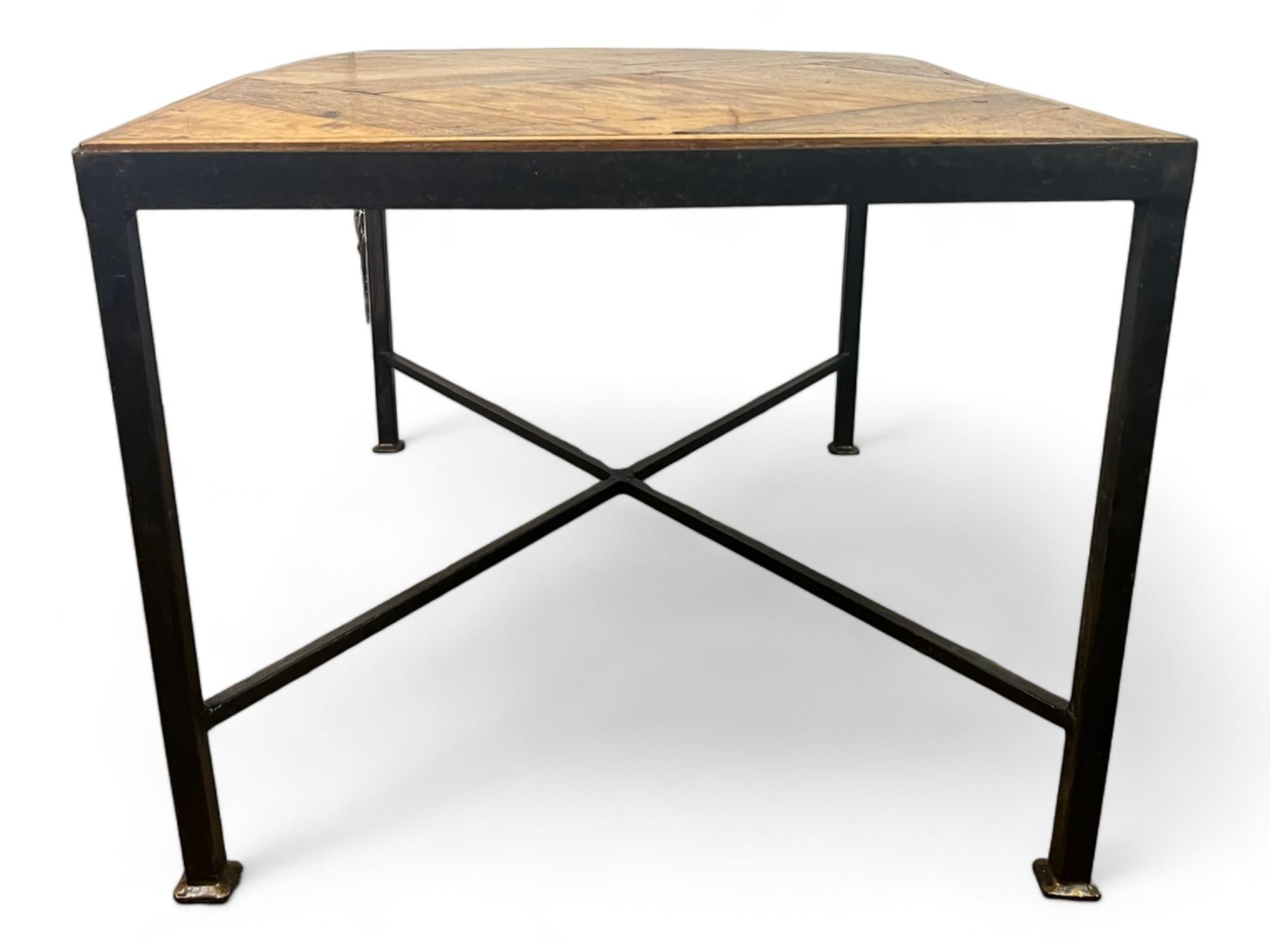 Couchtisch aus Versailler Parkett aus dem 17. Jahrhundert und schwarzem Schmiedeeisen - Frankreich im Angebot 7