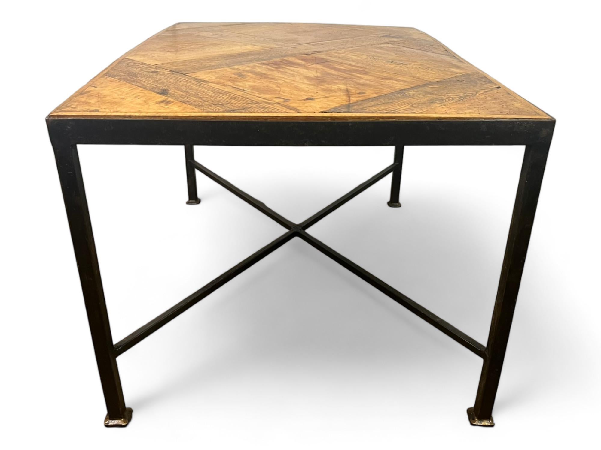 Couchtisch aus Versailler Parkett aus dem 17. Jahrhundert und schwarzem Schmiedeeisen - Frankreich im Angebot 8