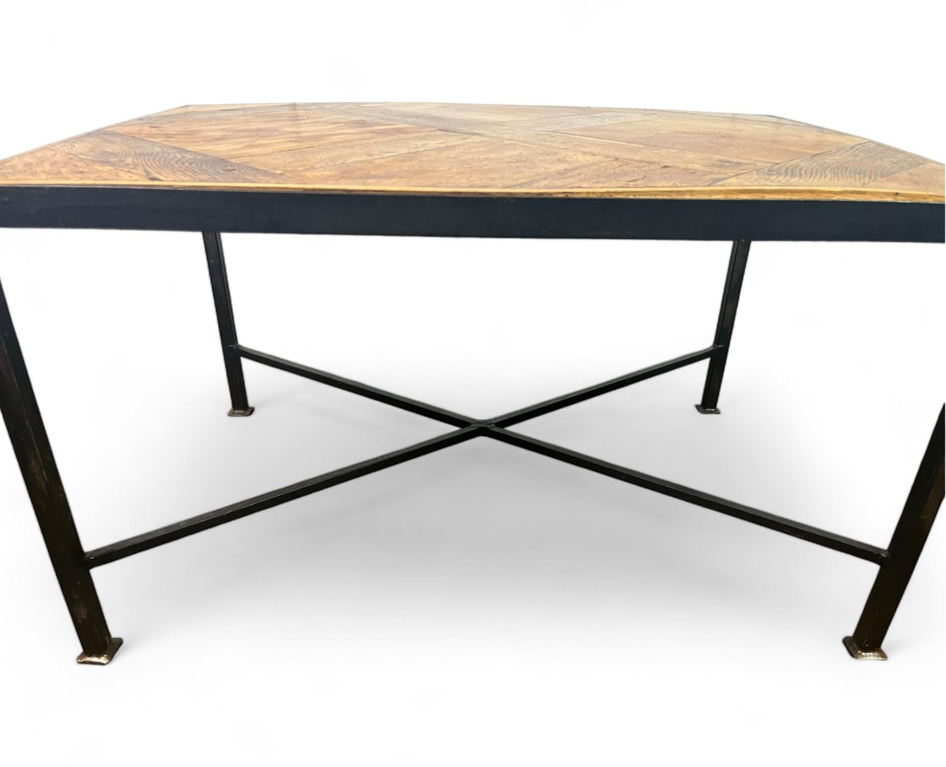 Couchtisch aus Versailler Parkett aus dem 17. Jahrhundert und schwarzem Schmiedeeisen - Frankreich im Angebot 3