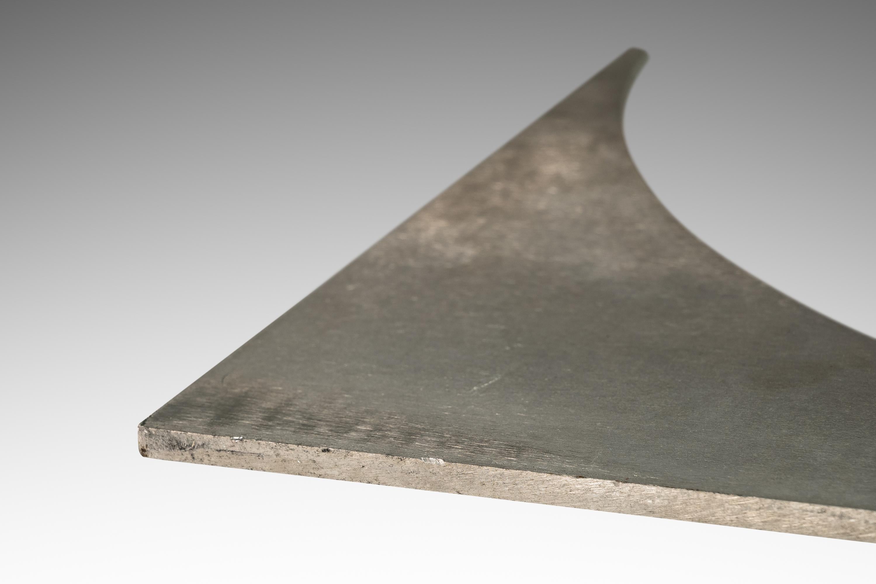 Table basse en aluminium avec plateau en verre attribuée à Donald Drumm, États-Unis, vers les années 1960 en vente 3