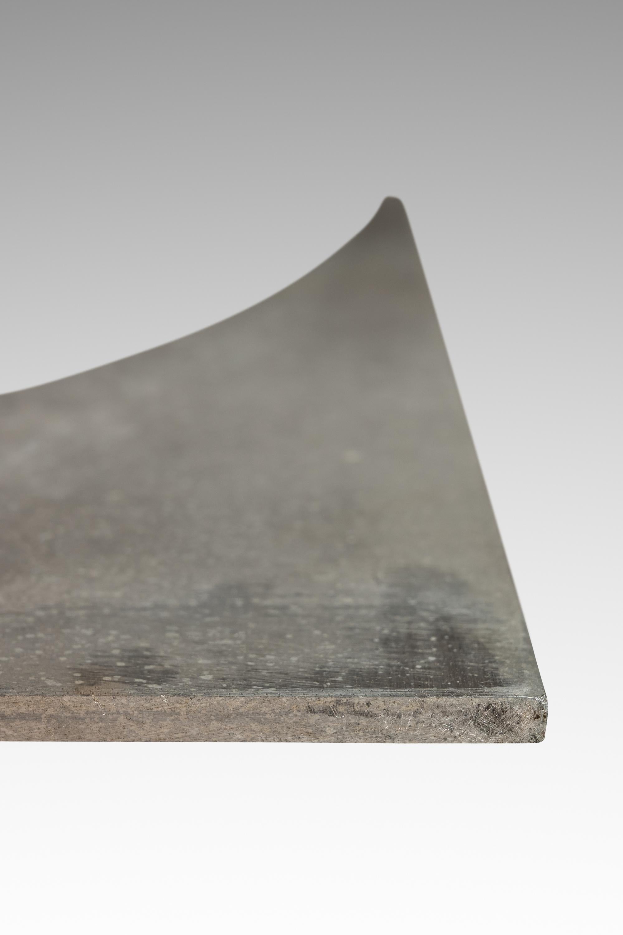 Table basse en aluminium avec plateau en verre attribuée à Donald Drumm, États-Unis, vers les années 1960 en vente 8