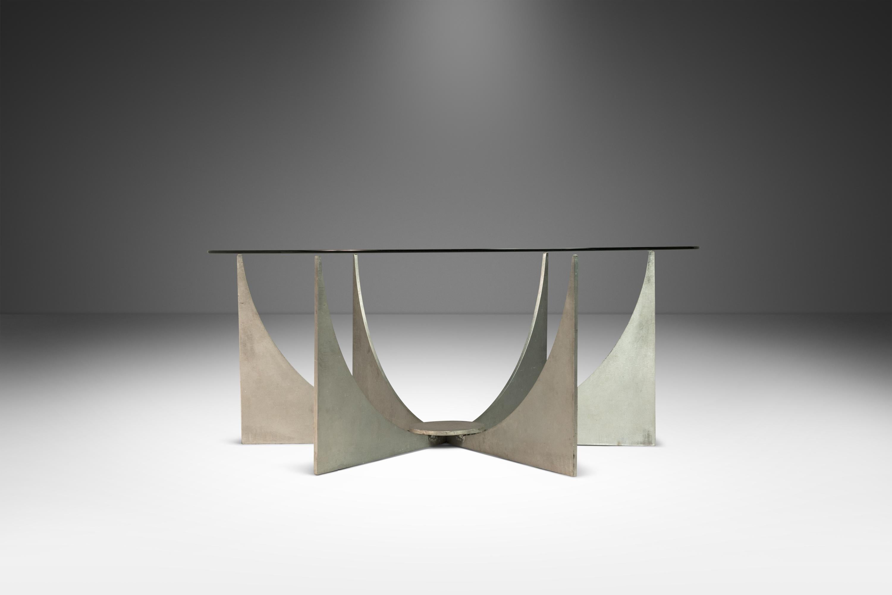 Table basse en aluminium avec plateau en verre attribuée à Donald Drumm, États-Unis, vers les années 1960 Bon état - En vente à Deland, FL