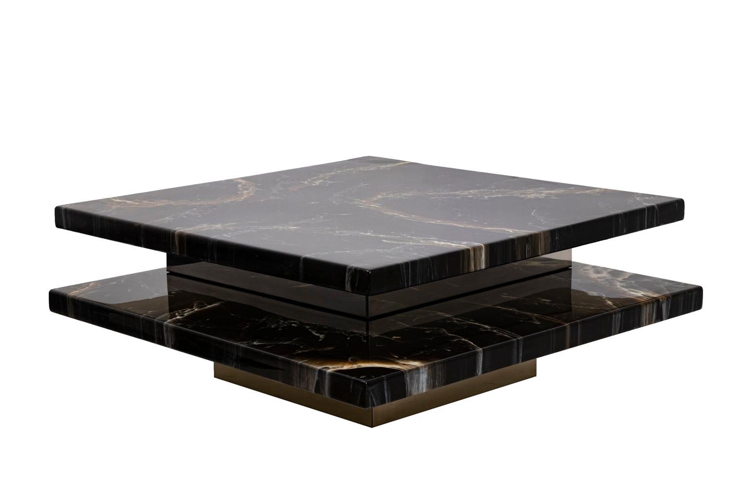 Modular coffee table in Bakelite and chromed metal composed by two square tables with marble imitation Bakelite trays. They stand on square chromed metal bases.

Work realized in the 1980s.

Tray restored.