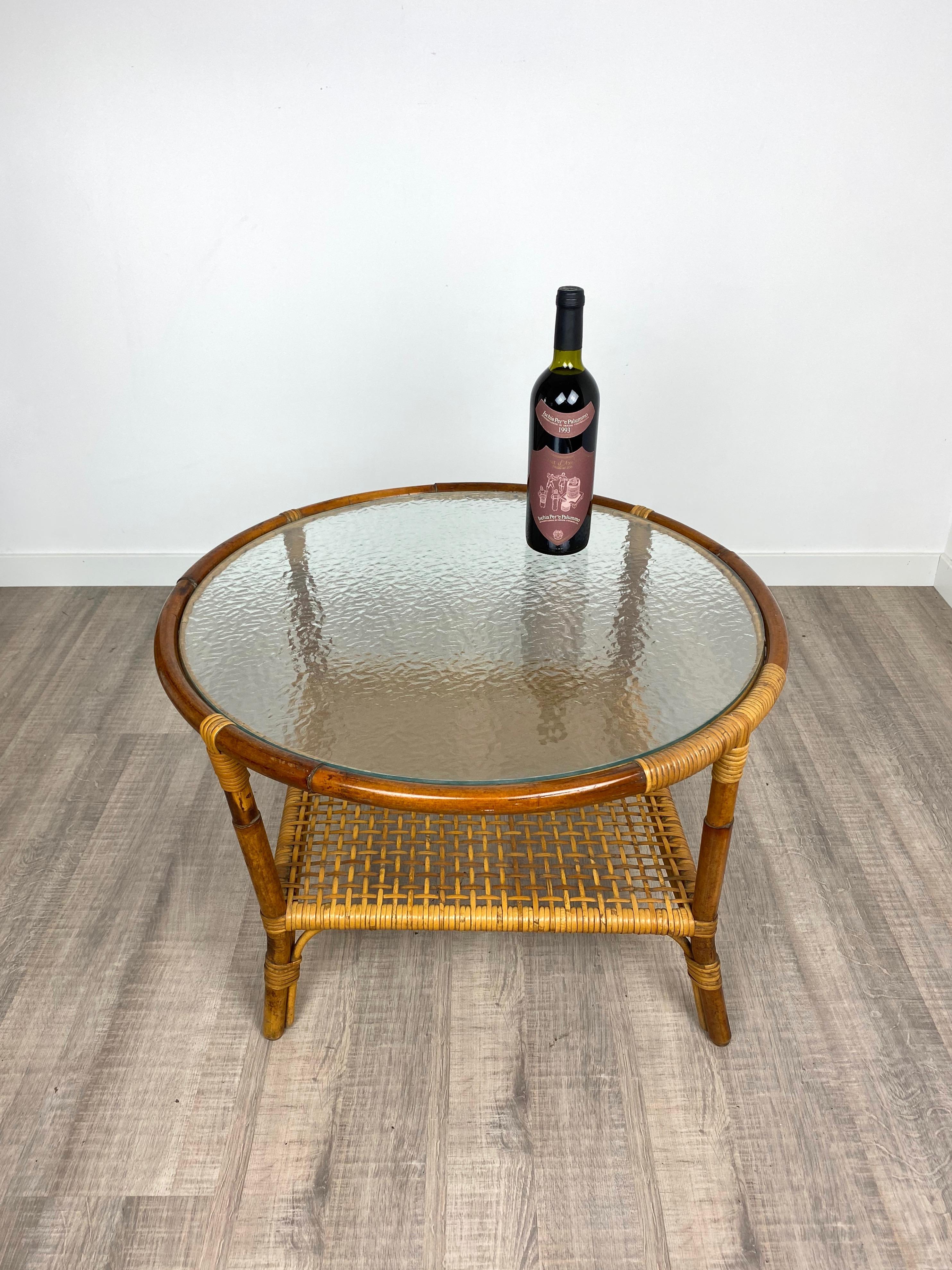 Dépoli Table basse en rotin de bambou et verre dépoli:: Italie:: années 1960 en vente