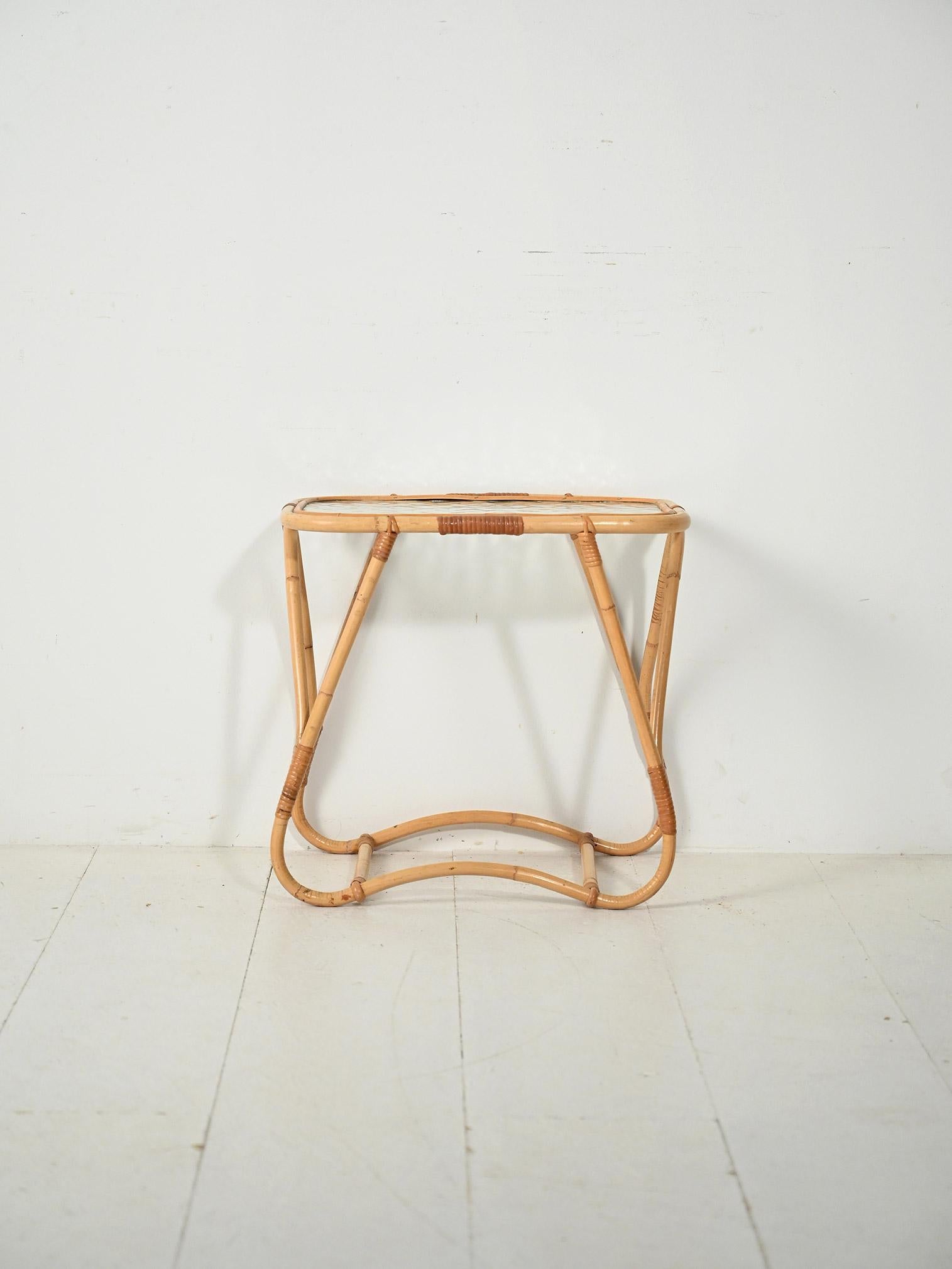 Scandinave moderne Table basse en bambou avec vetro opaco en vente