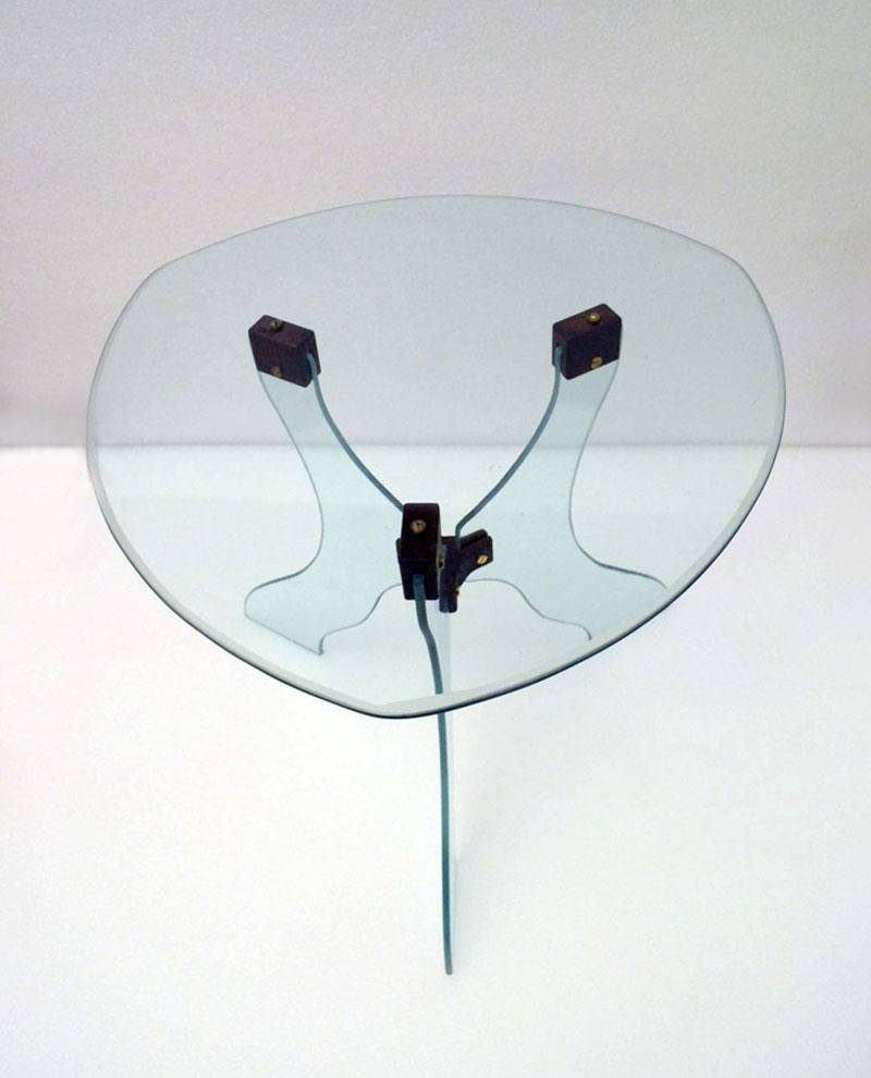 Mesa de centro de cristal biselado con juntas de madera Años 50 Moderno de mediados de siglo en venta