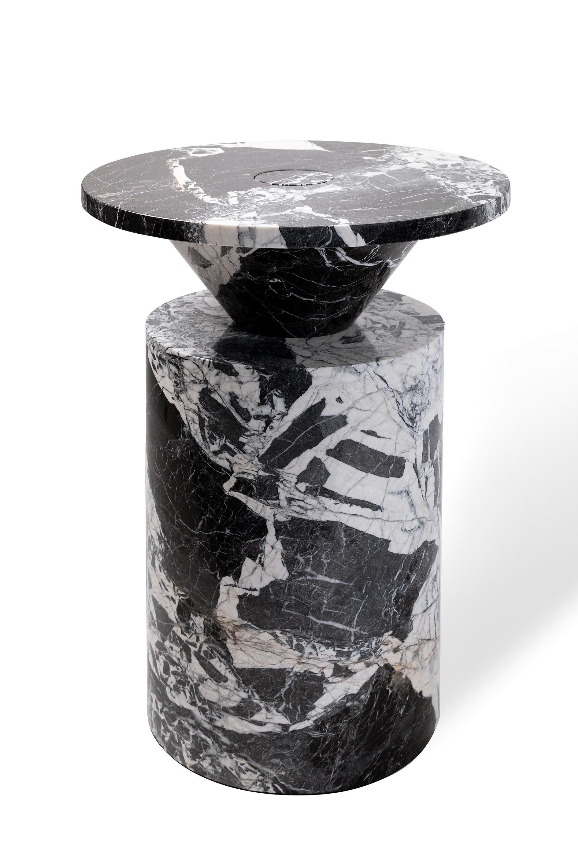 Nuovo tavolino moderno in marmo nero antico, creatore Karen Chekerdjian