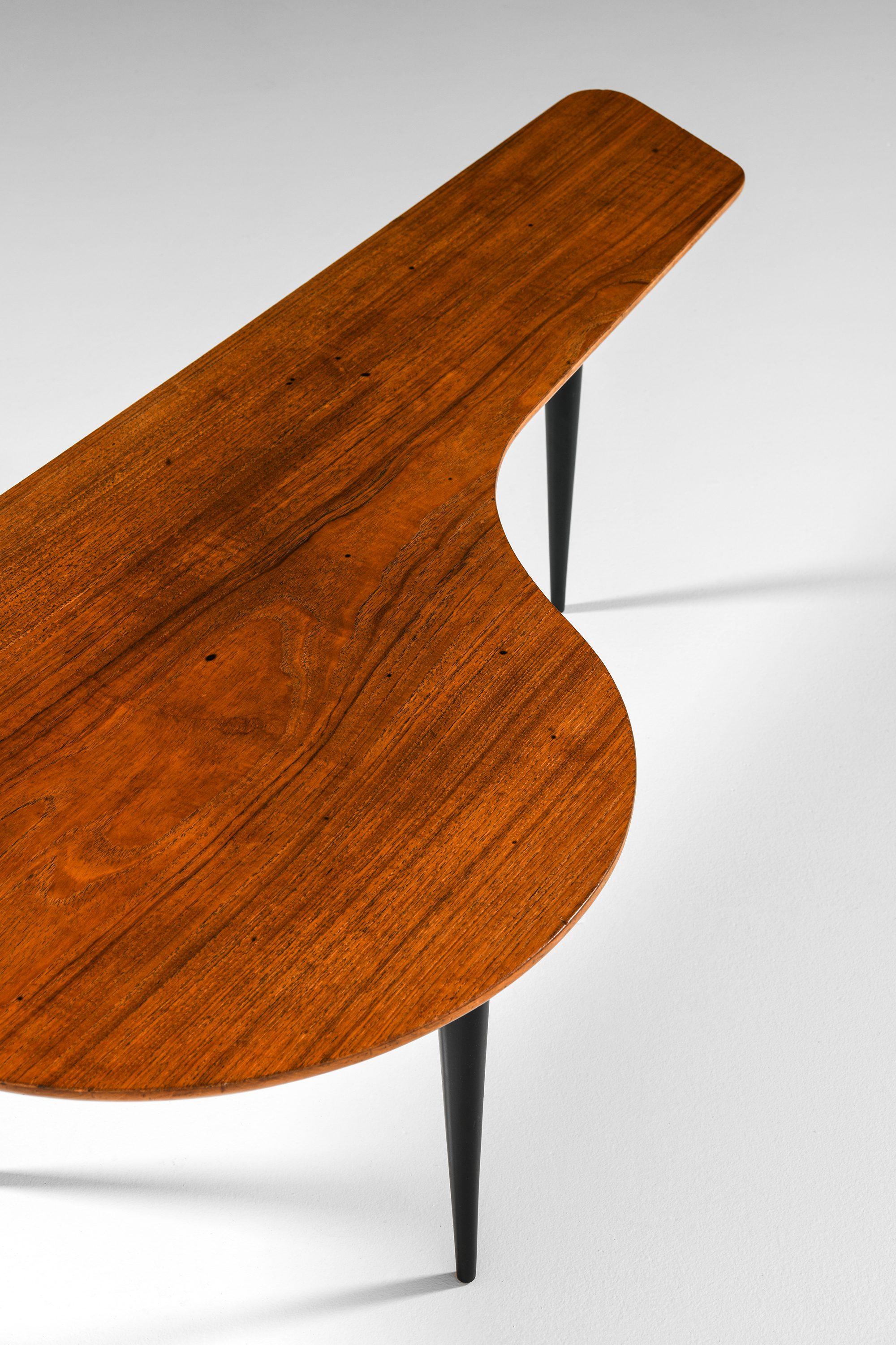 Laqué Table basse en bois laqué noir et teck, années 1950 en vente