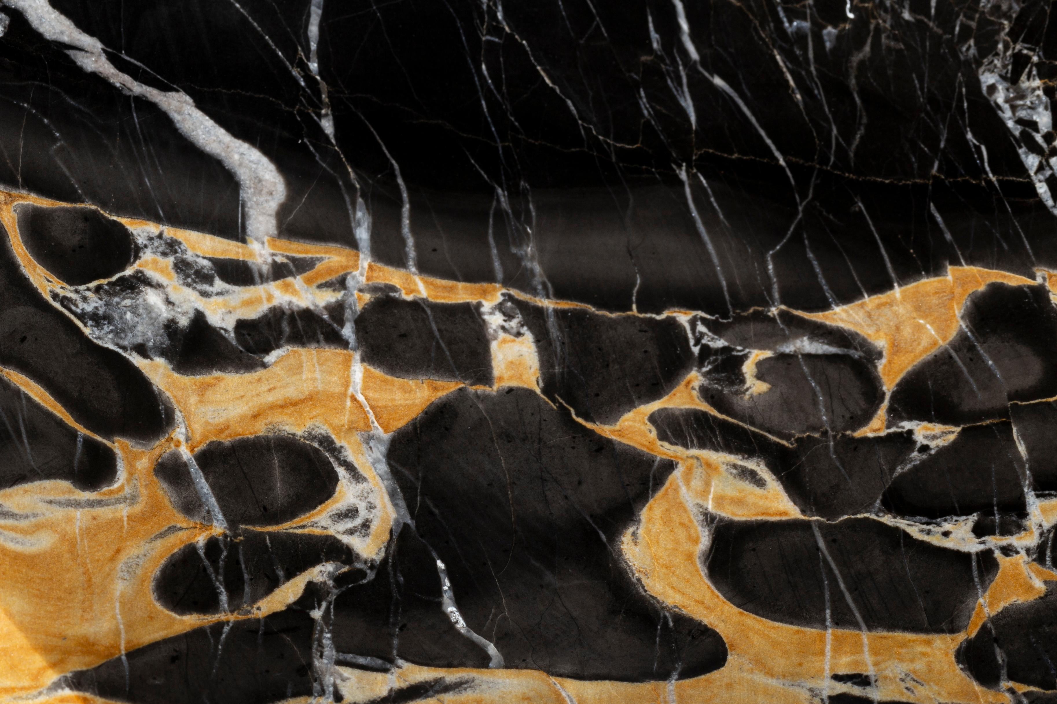 Couchtisch aus schwarzem Portoro-Marmor von Karen Chekerdjian, Numb Ed. Italien, Lager im Angebot 6