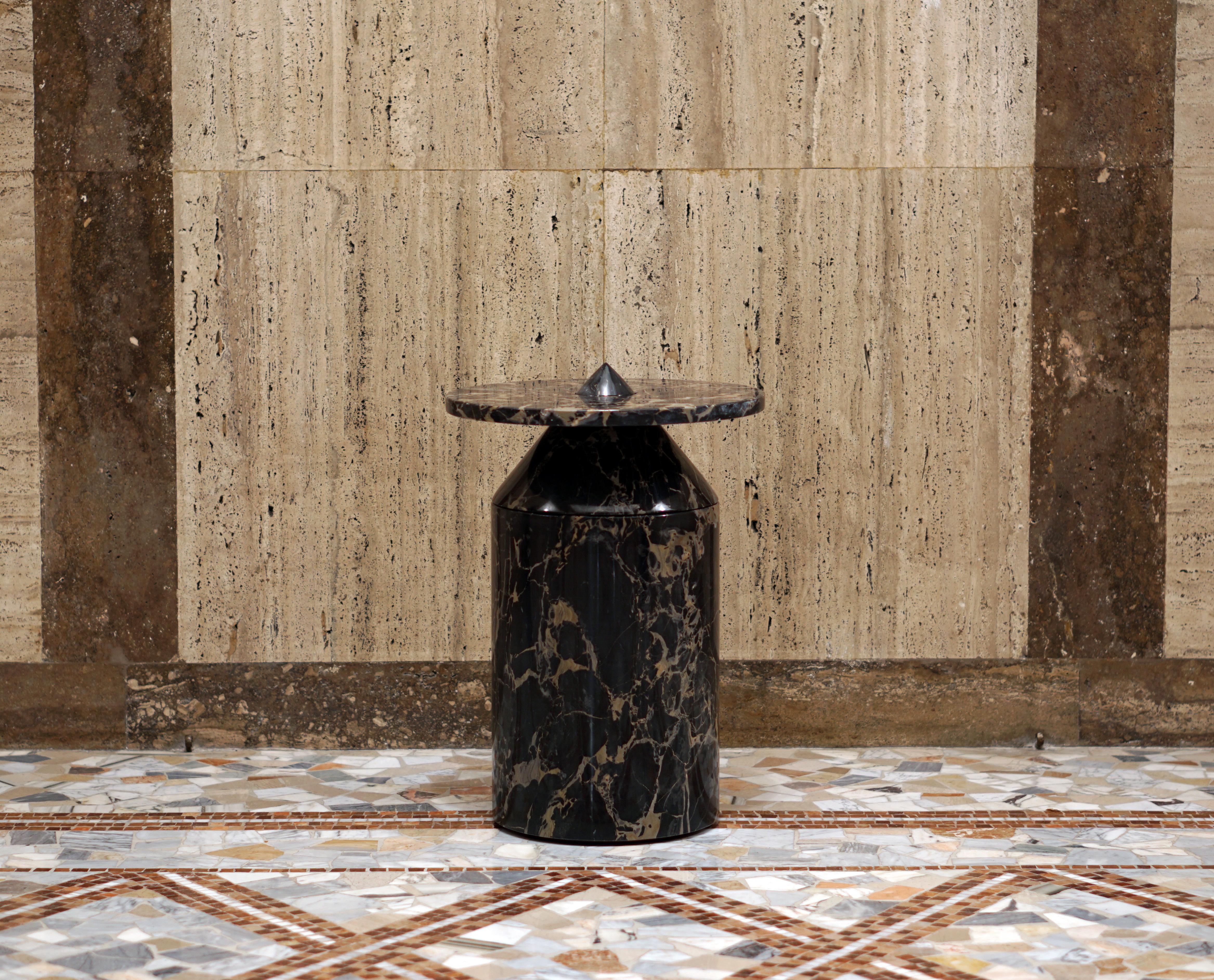 Table basse moderne en marbre noir Portoro, de la créatrice Karen Chekerdjian en vente 4