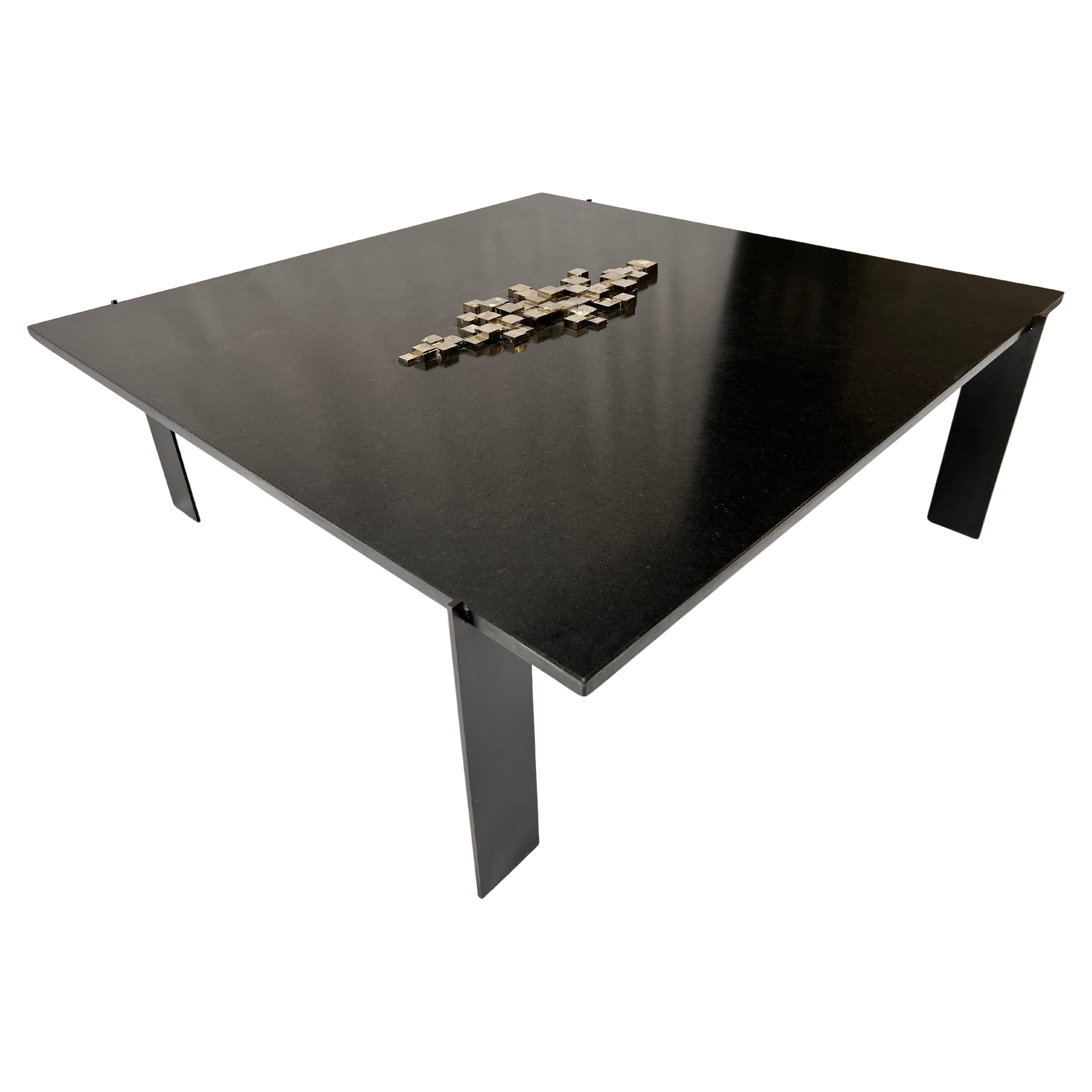 Table basse en granit noir du Zimbabwe et cubes de pyrite espagnole en vente