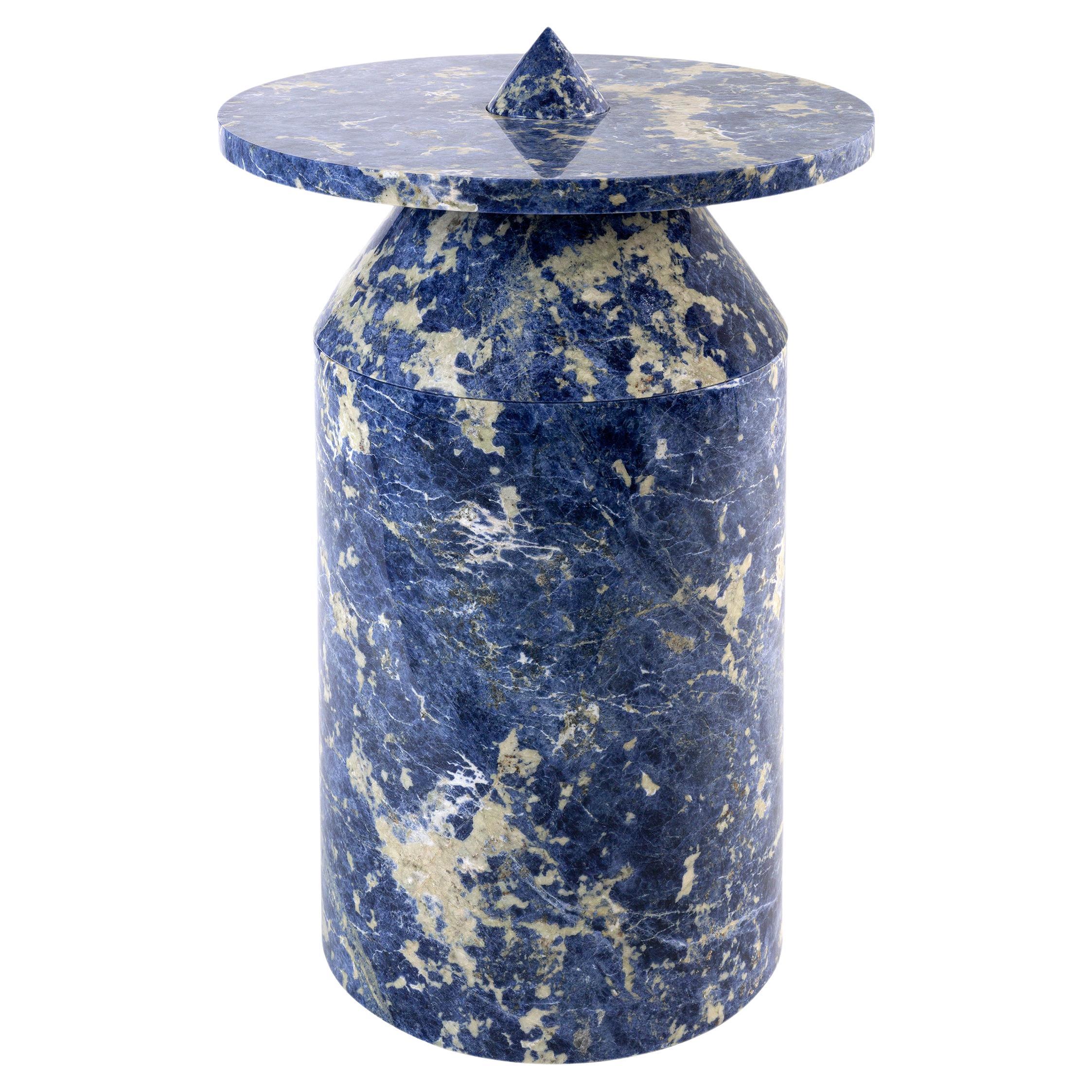 Moderner neuer Beistelltisch aus blauem Sodalit-Marmor Karen Chekerdjian STOCK