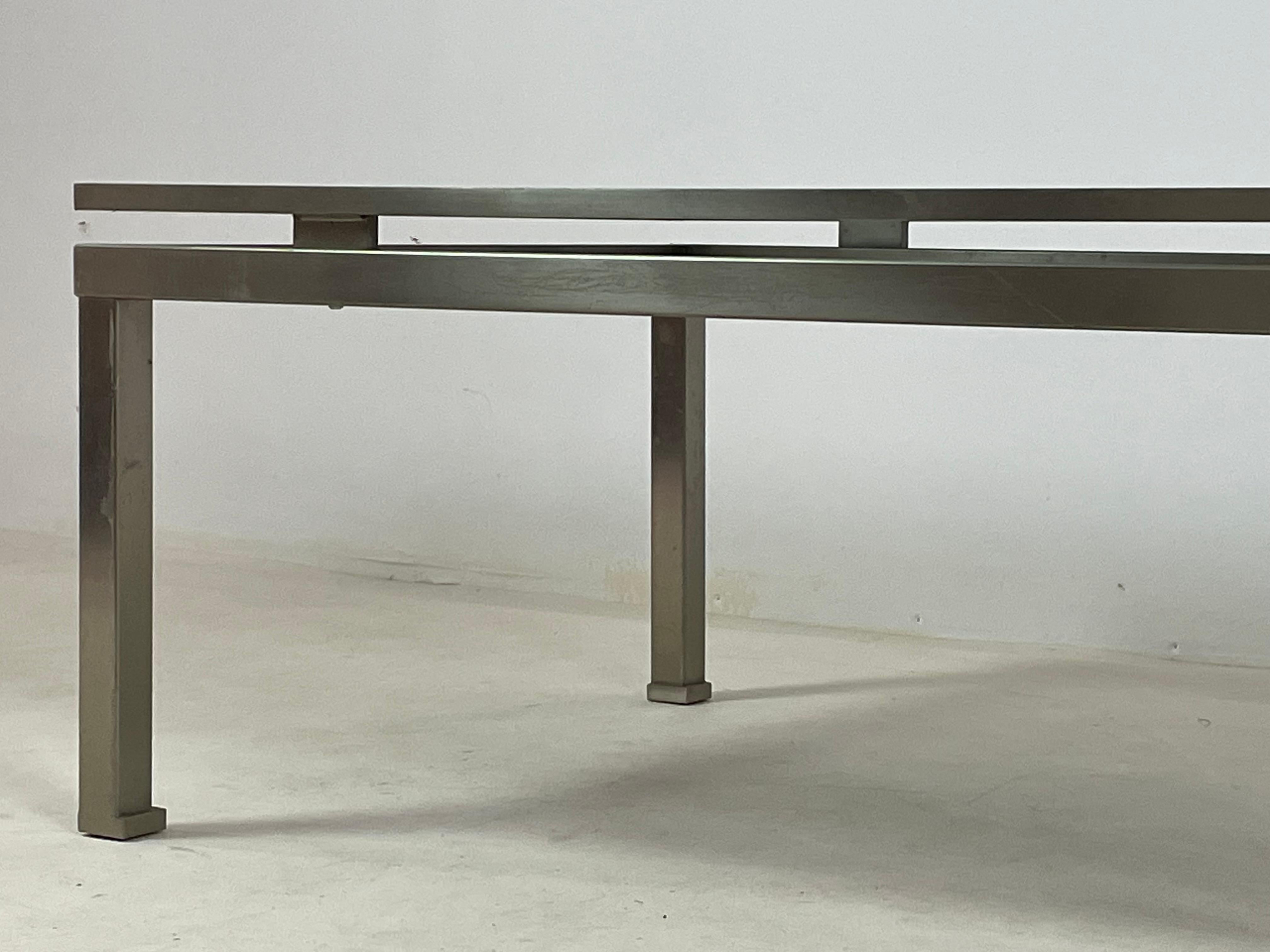 Laiton Table basse en laiton et plateau en verre fumé par Guy Lefevre, 1970 en vente
