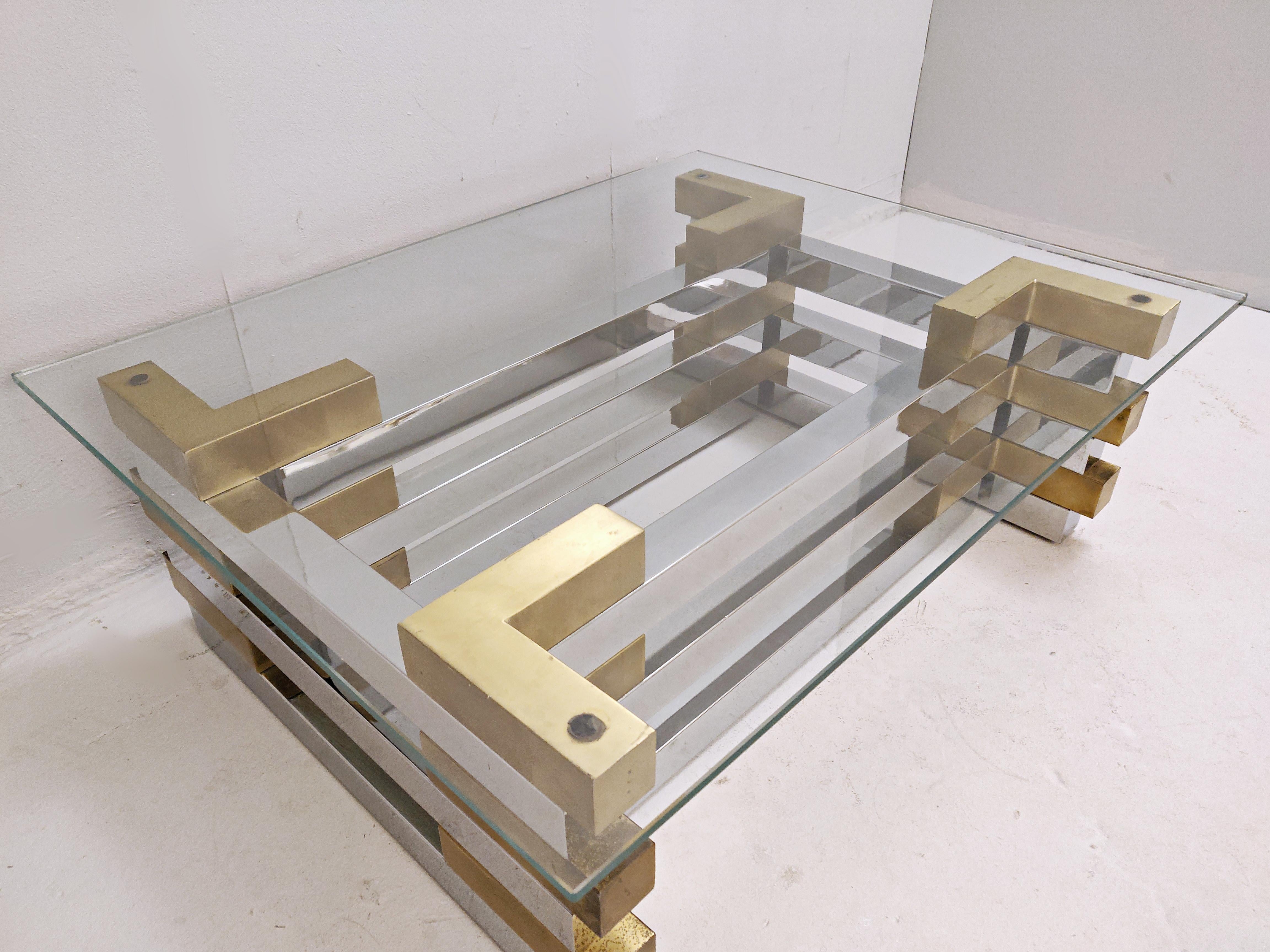 Mid-Century Modern Coffee Table in Brass, chrome and Glass For Sale 1