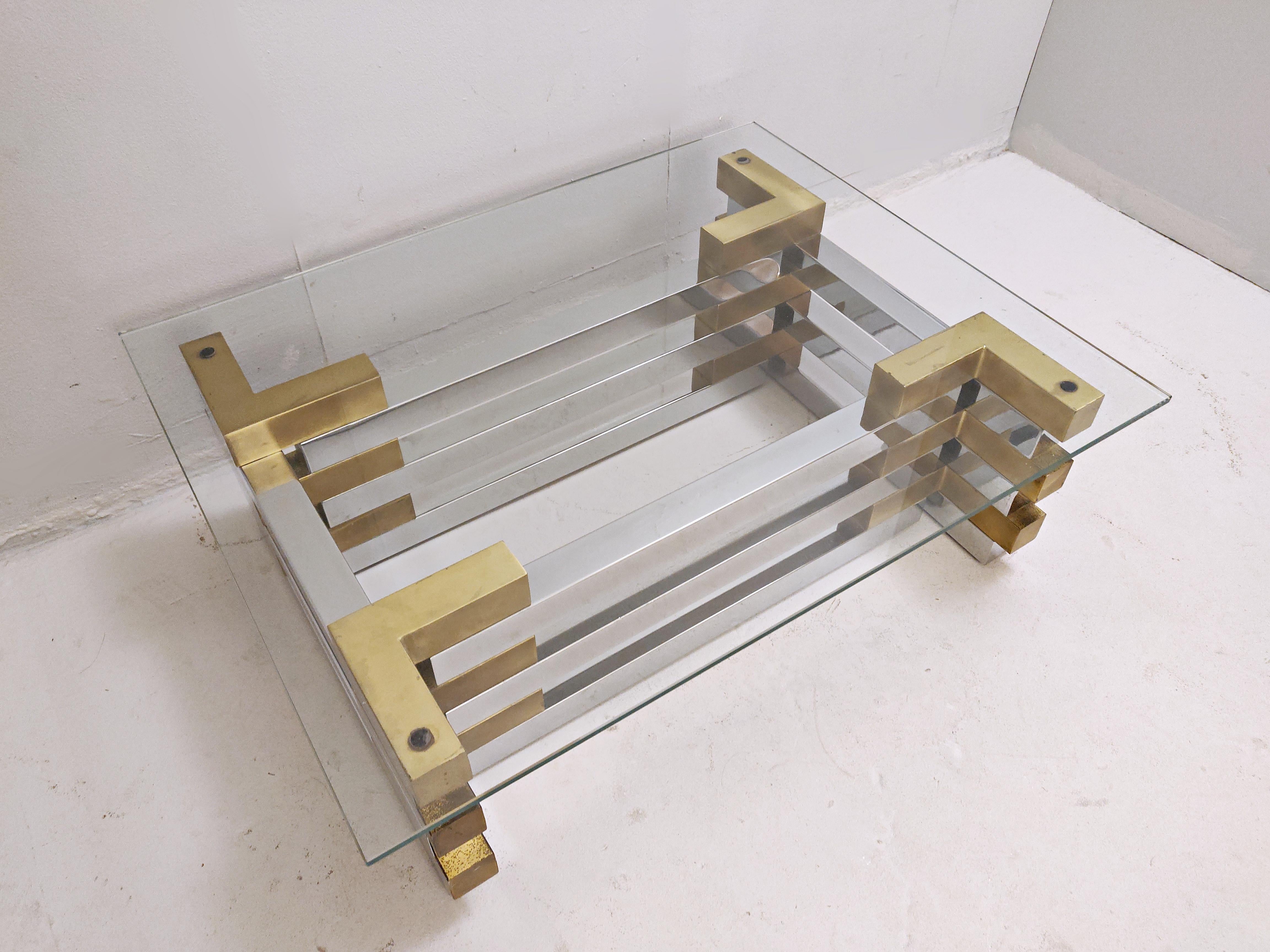 Table basse moderne du milieu du siècle dernier en laiton, chrome et verre en vente 2