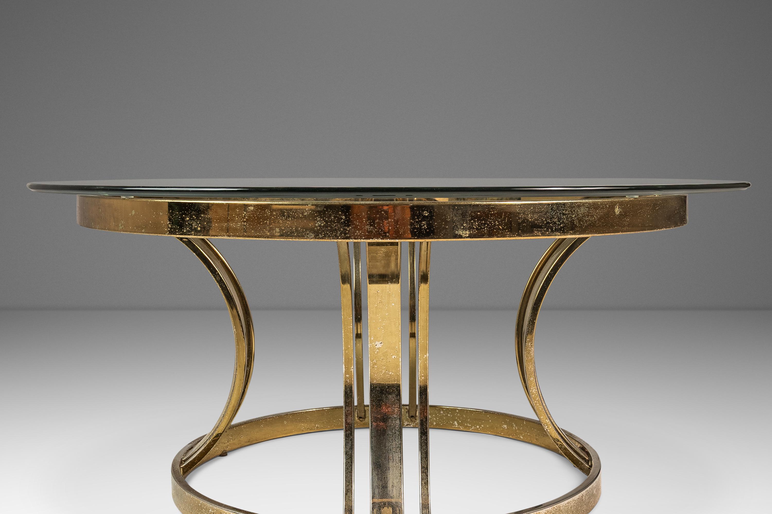 Table basse en laiton avec plateau en verre à la manière de Milo Baughman, USA, c.C. en vente 1