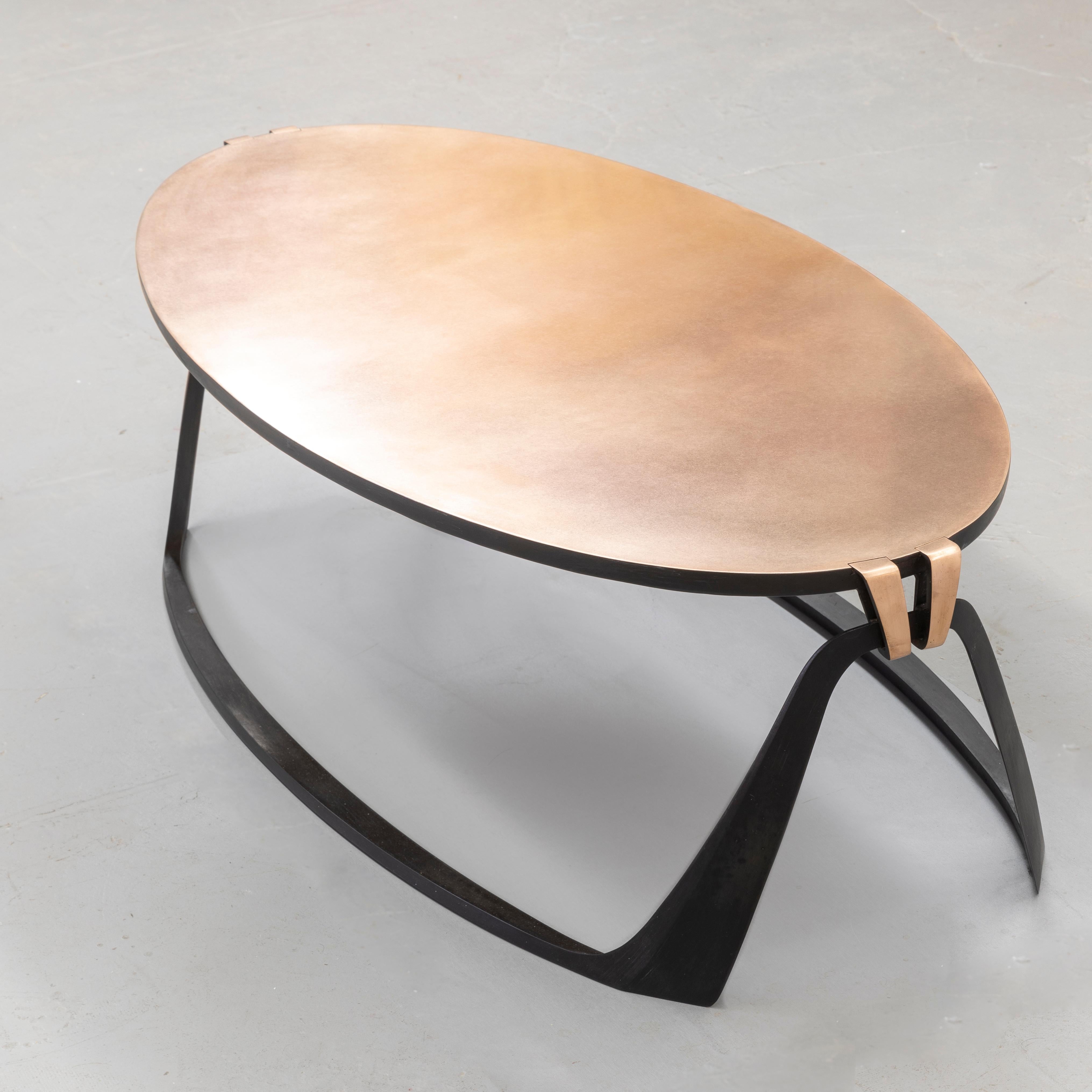 Français Table basse en bronze « Link » en vente