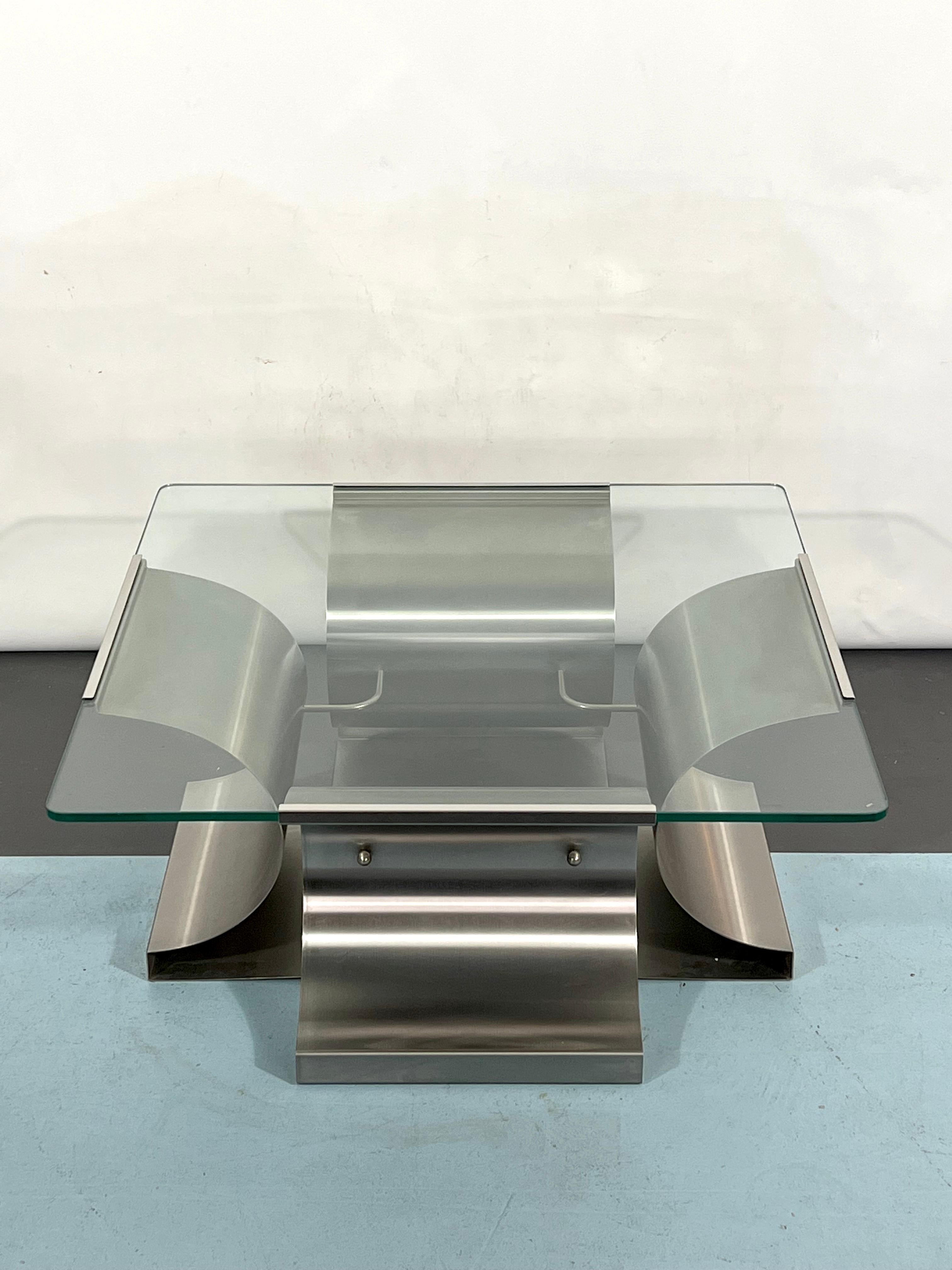 Great vintage condition with normal trace of age and use for this coffee table produced in France during the 70s and made from brushed steel and clear glass. Designed by Francois Monnet for Kappa.