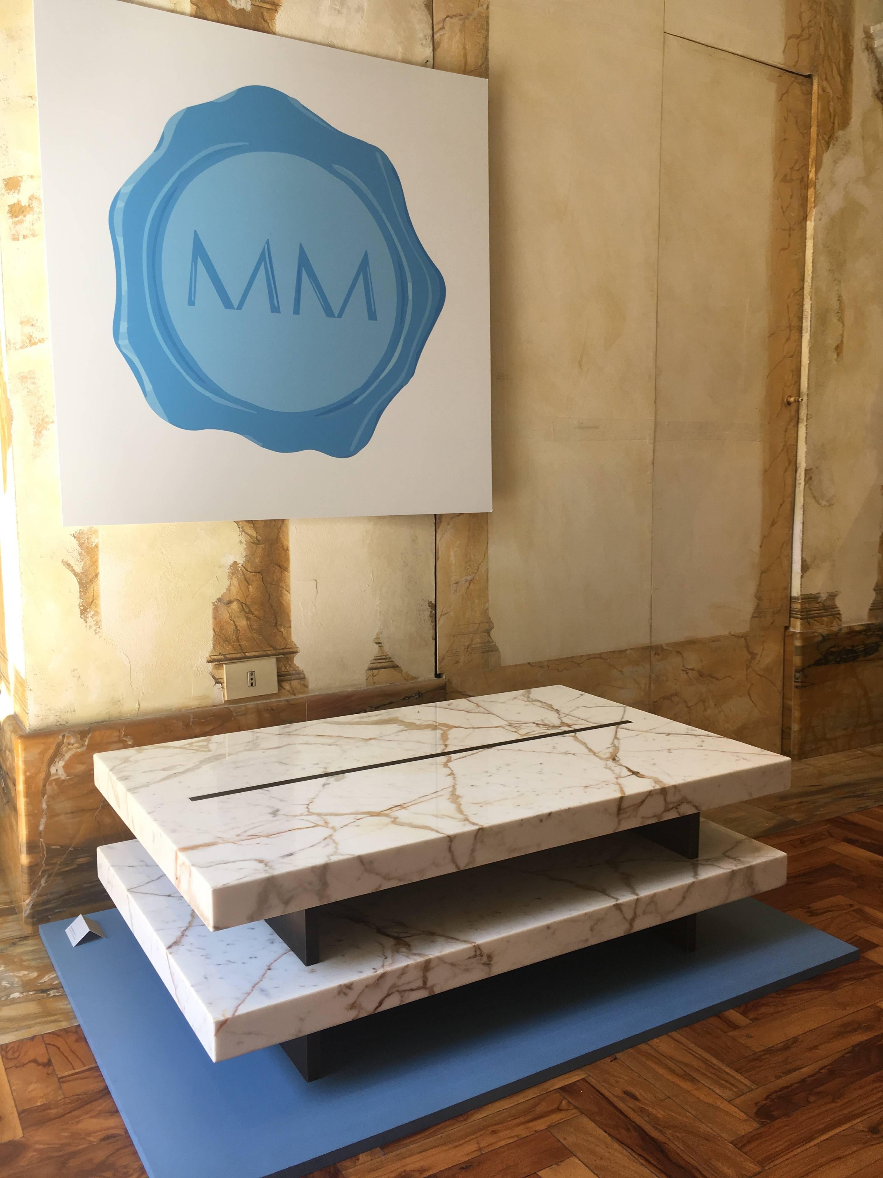 Moderne Table basse moderne en marbre doré Calacatta, créateur Stefano Clusoni en vente