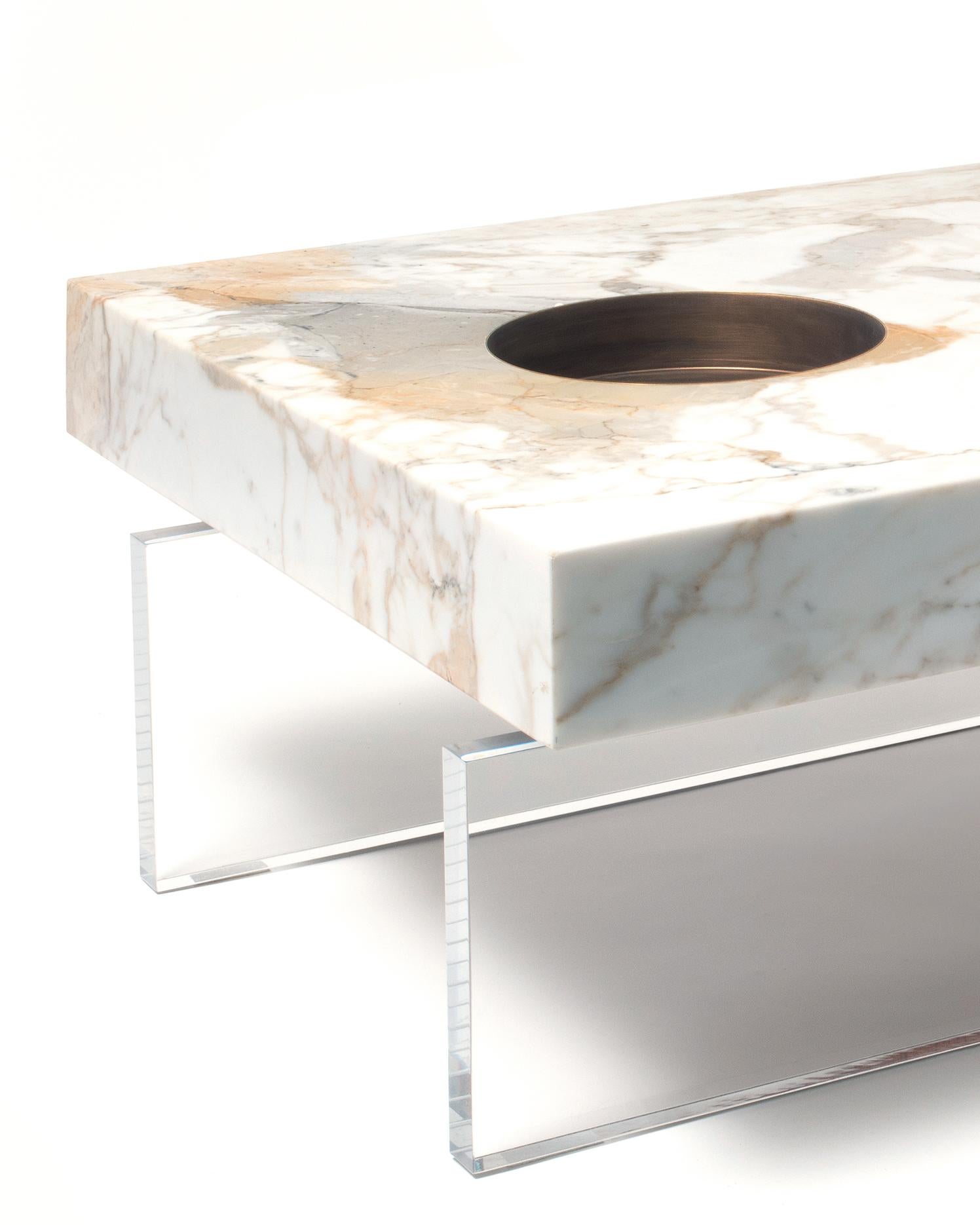 Table basse moderne en marbre et laiton dorés Calacatta, créateur Stefano Clusoni Neuf - En vente à Milan, IT