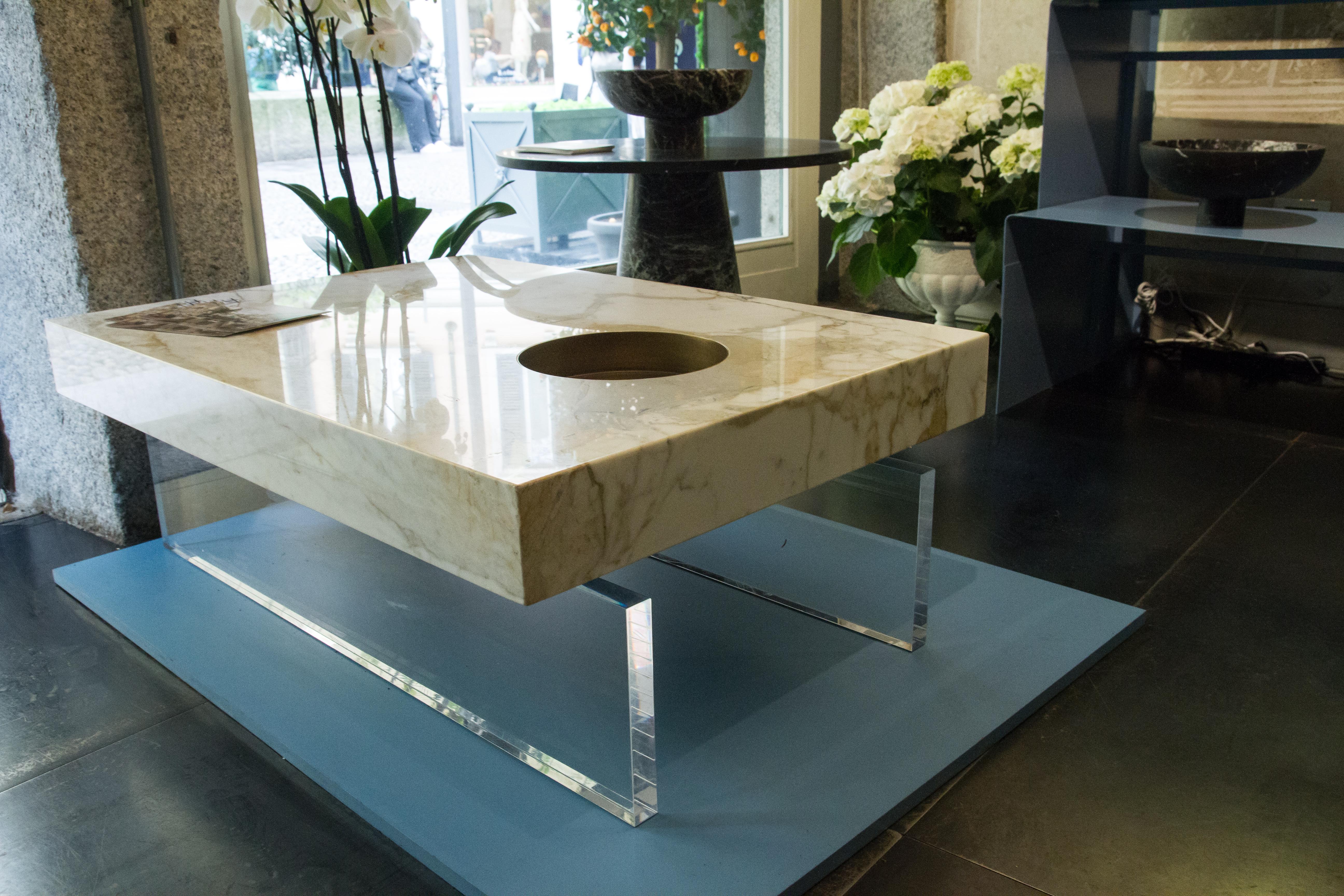 Italian New Modern Coffee Table in Calacatta Gold Marble&Brass, creator Stefano Clusoni For Sale