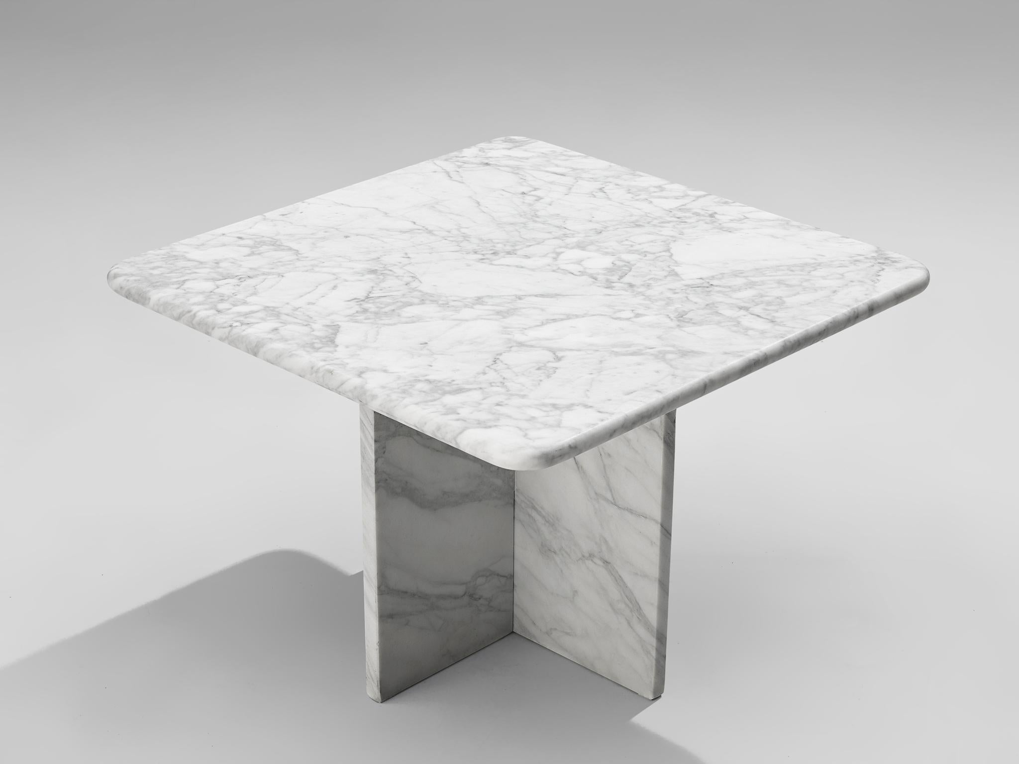 Coffee Table in Carrara Marble (Moderne der Mitte des Jahrhunderts)