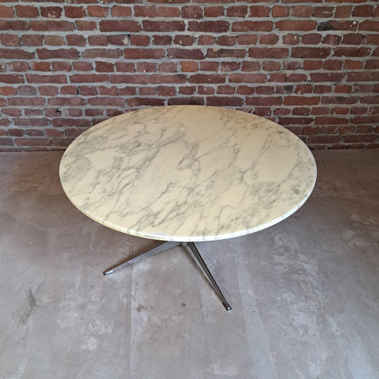 Italian Coffee Table in Carrara Marble, Italy, 1970s For Sale