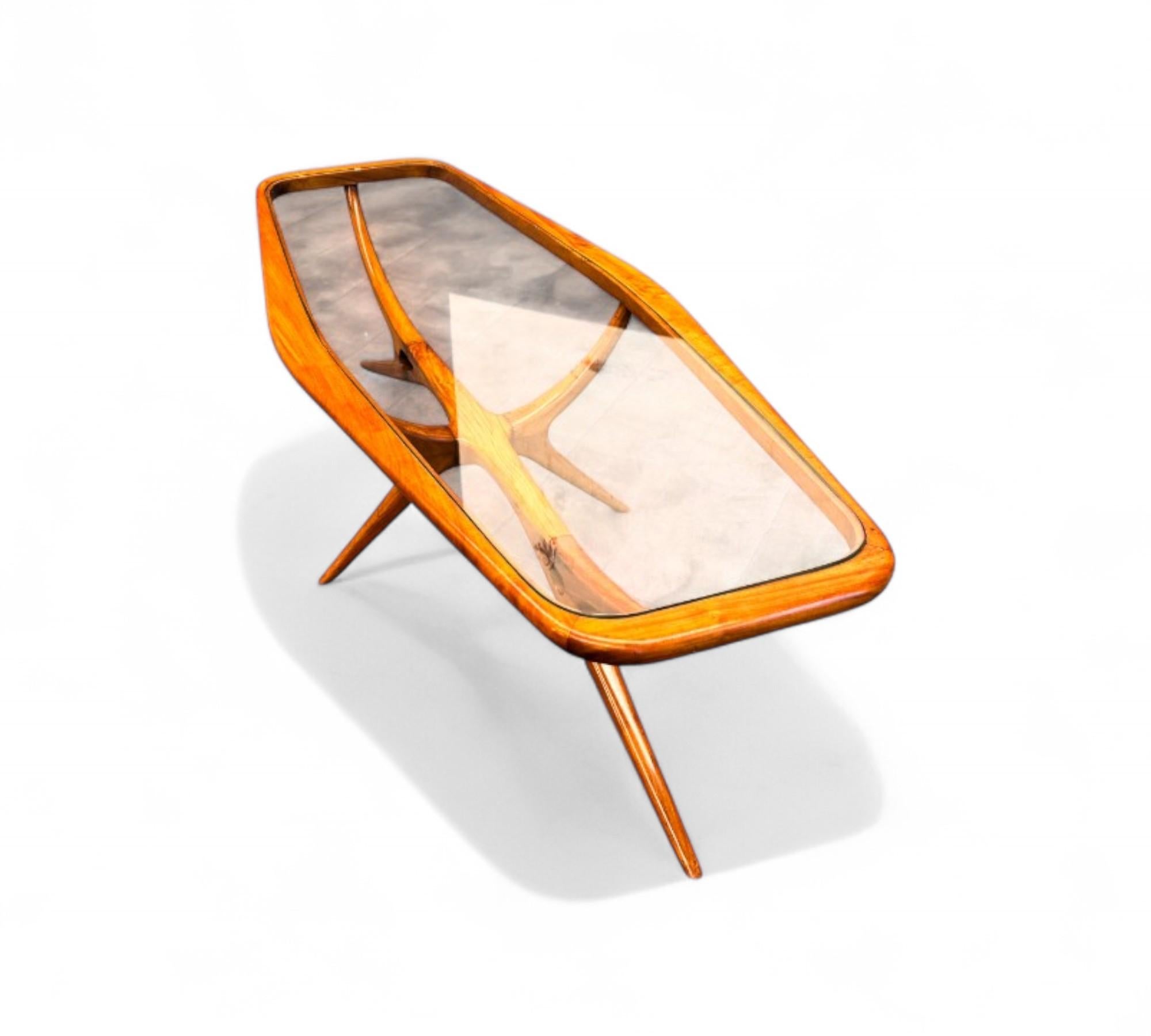 Mesa de centro en madera de Caviuna y Cristal, Giuseppe Scapinelli, años 50 - Lote 655 en Bueno estado para la venta en New York, NY