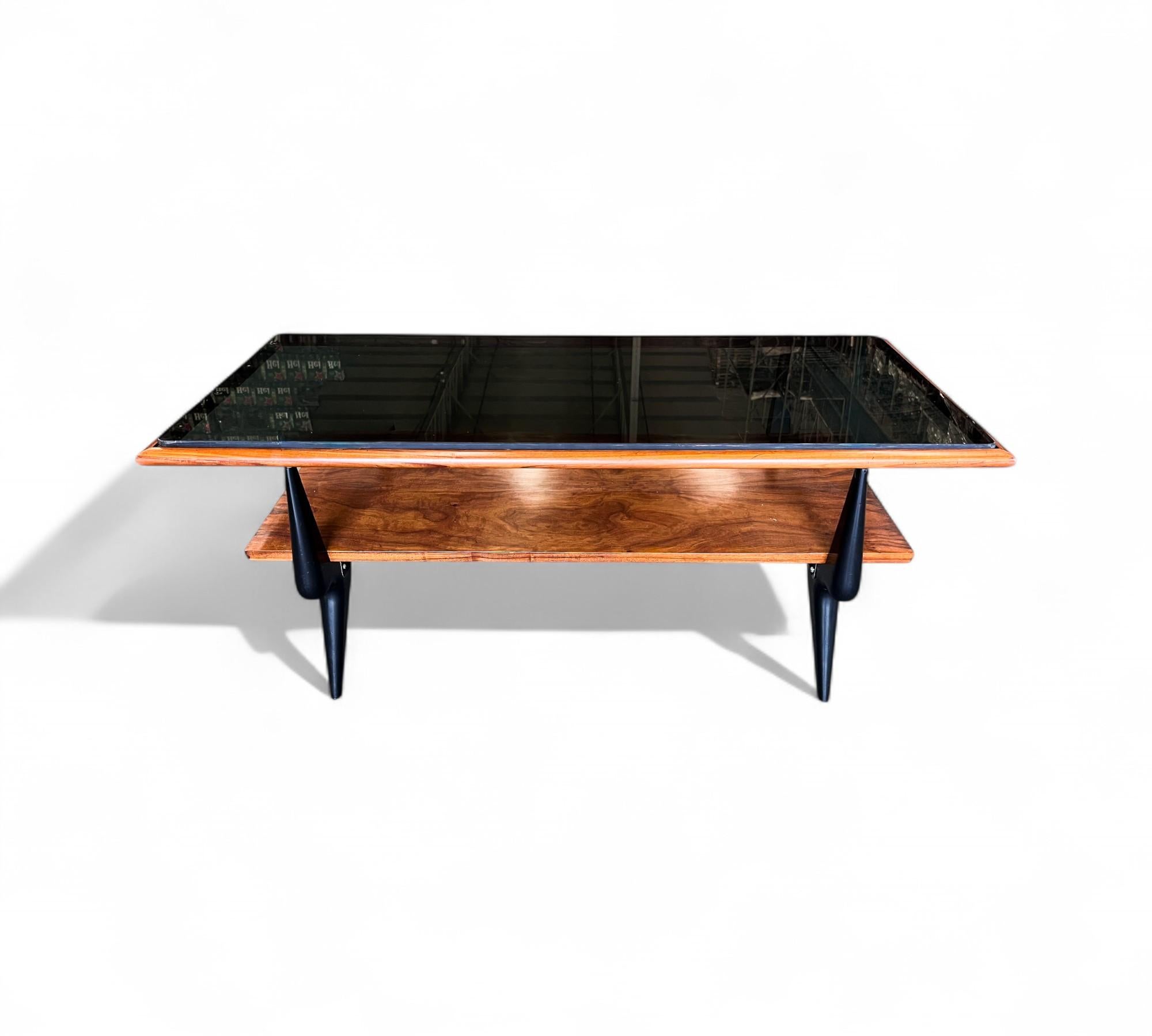 Mid-Century Modern Table basse en bois de caviuna et verre opaque, Fratte, années 1950 - Lot 838 en vente