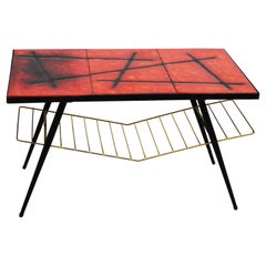 Table basse en céramique et fer par Les Frêres Cloutier:: France 1960:: Rouge:: Noir