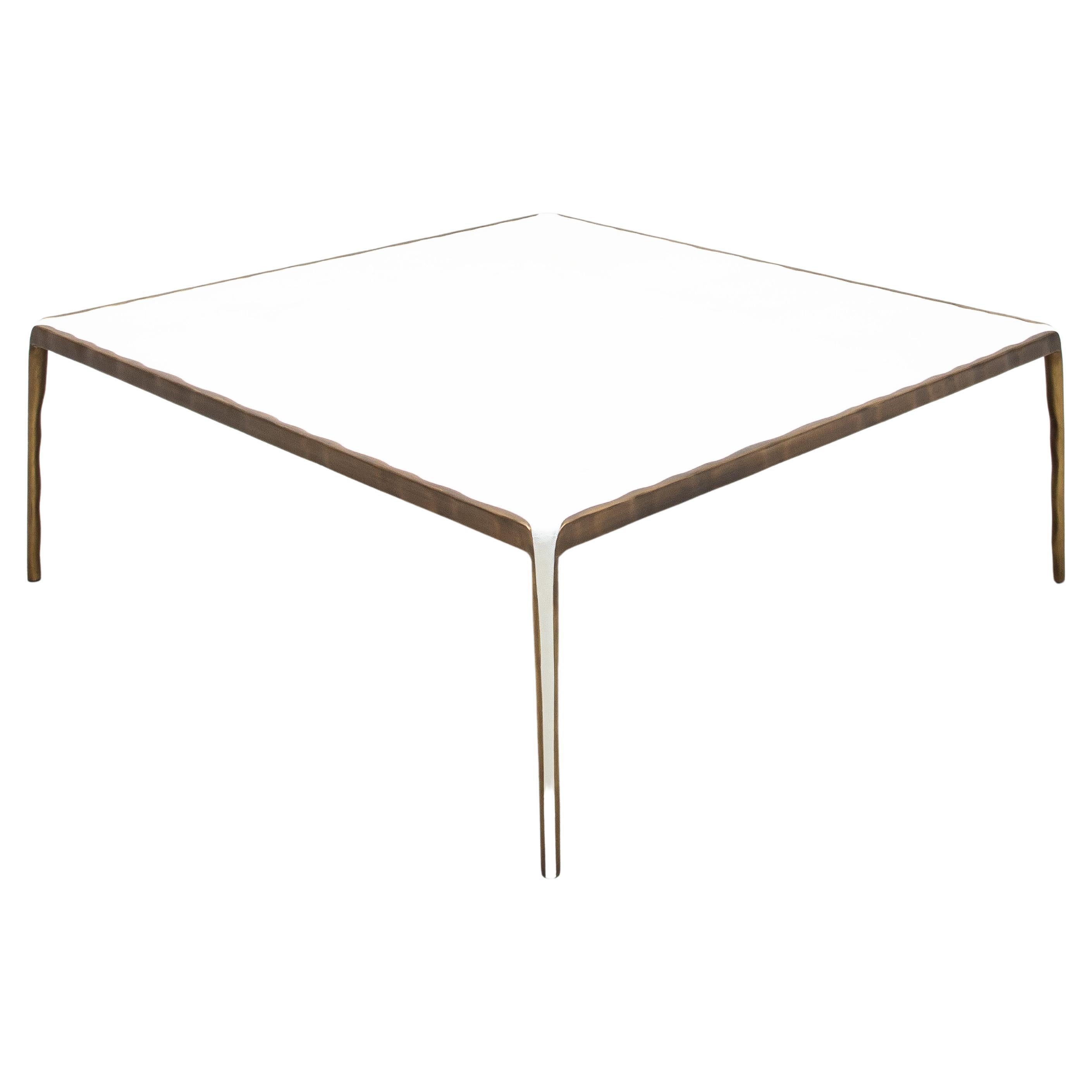 Table basse en galuchat crème avec laiton patiné bronze par R&Y Augousti