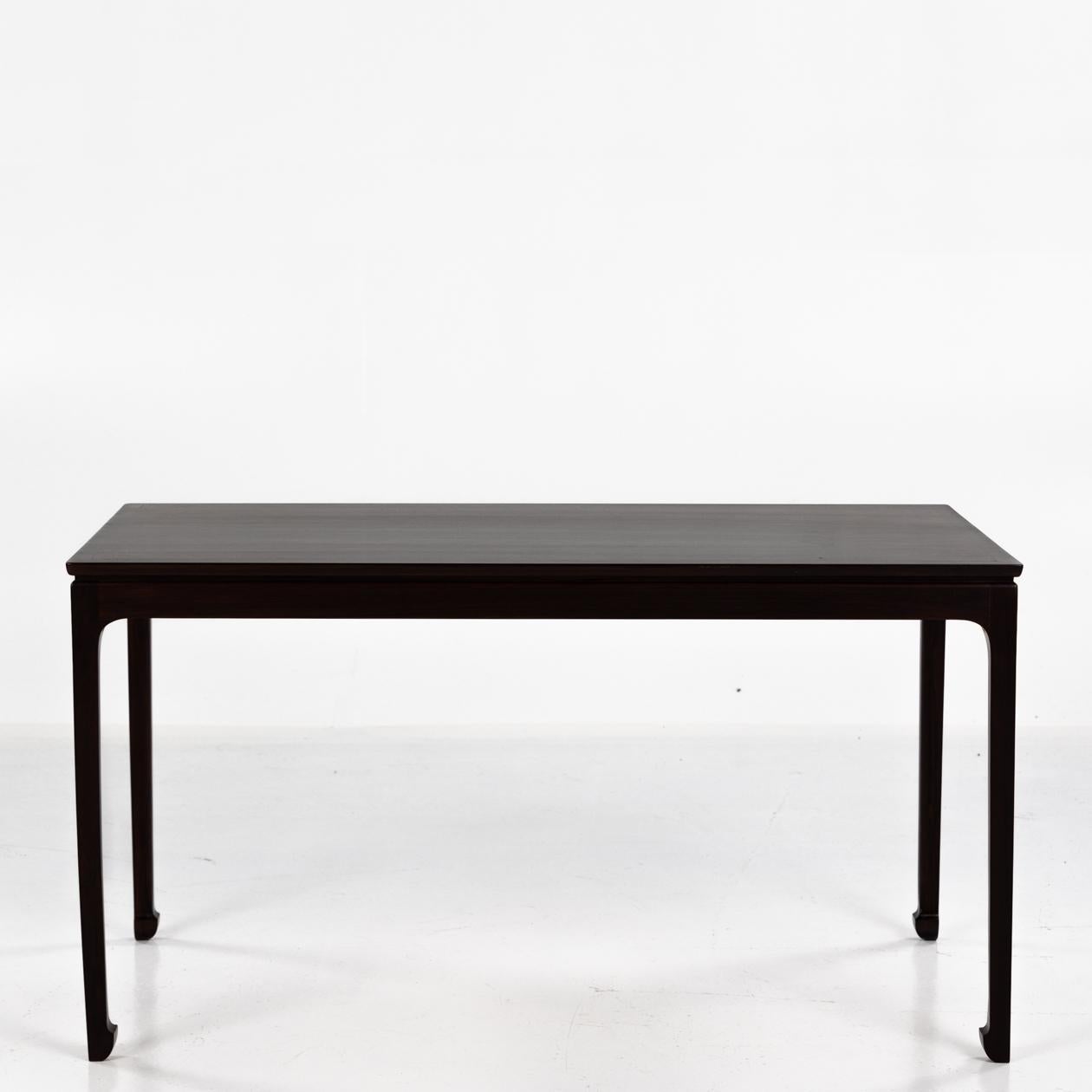 Coffee table in dark rosewood with detailed legs.
Designed by Ole Wanscher for cabinetmaker AJ Iversen.