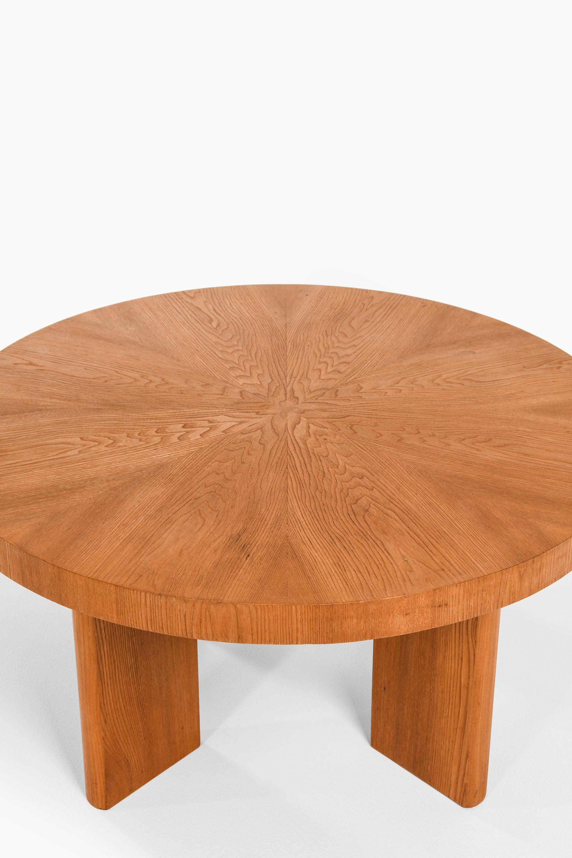 Mesa baja de olmo atribuida a Axel Einar Hjorth, años 40 Sueco en venta