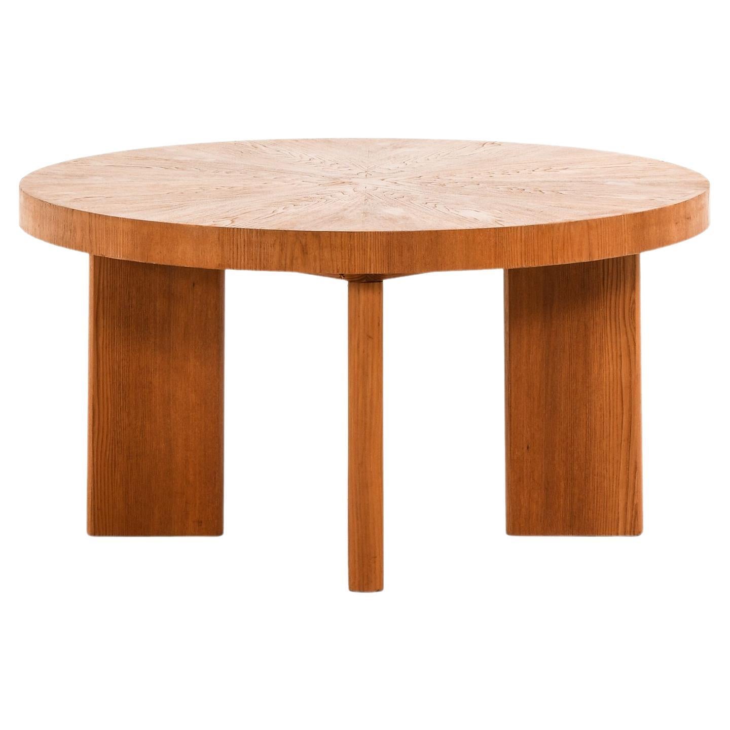 Mesa baja de olmo atribuida a Axel Einar Hjorth, años 40 en venta