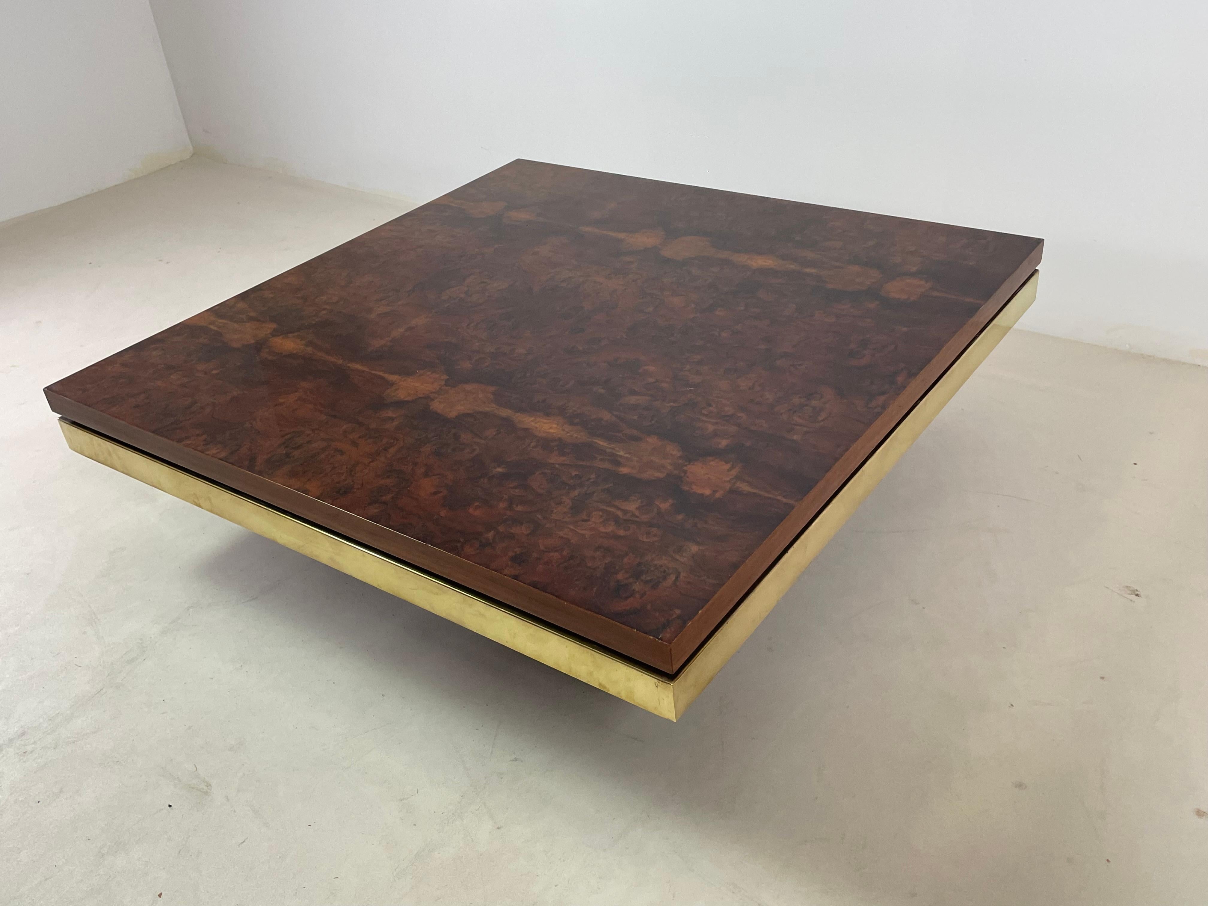 Tavolino in radica di olmo e ottone di Roche Bobois, 1970 in vendita 1