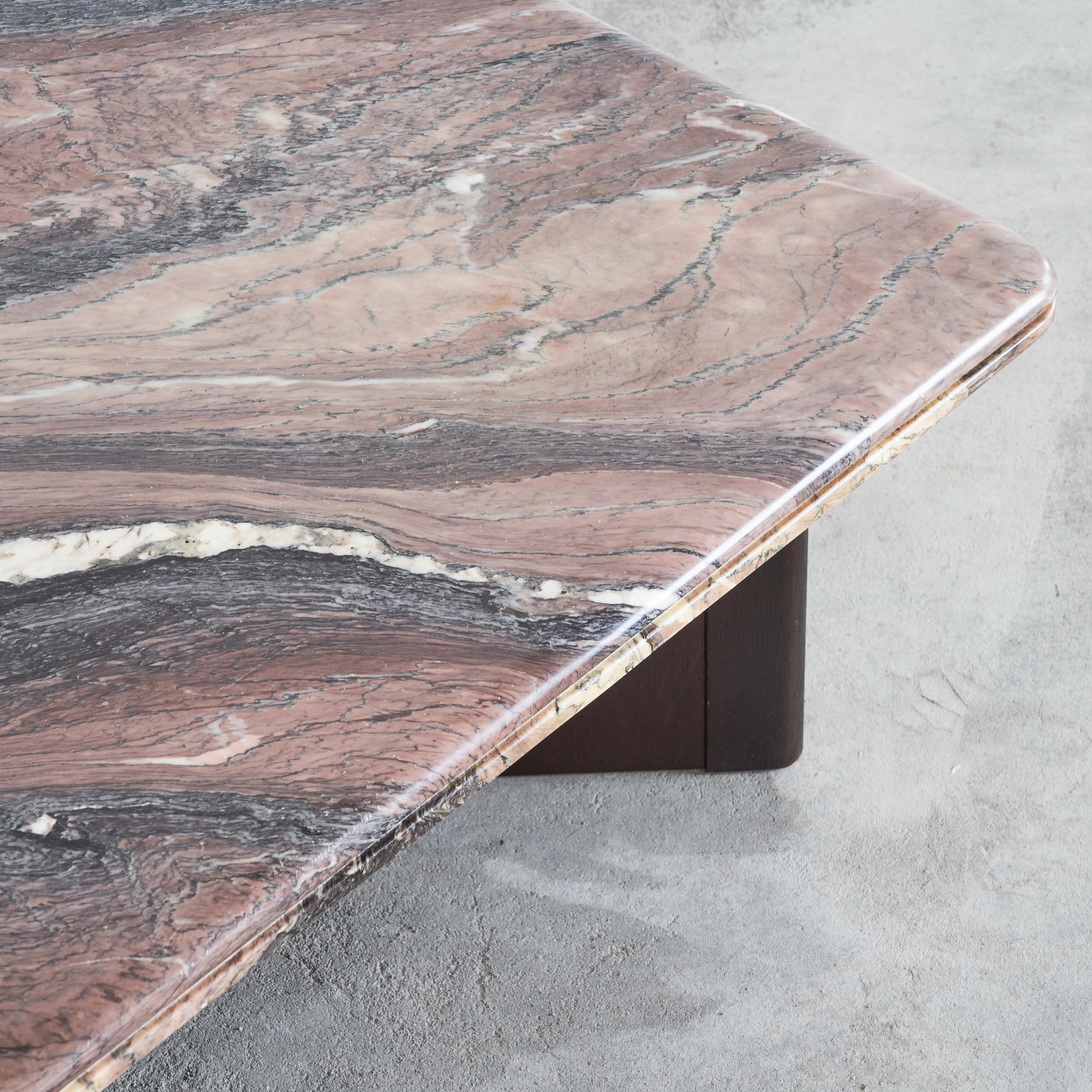 Coffee Table in Expressive Marble and Oak, 1970s For Sale 1