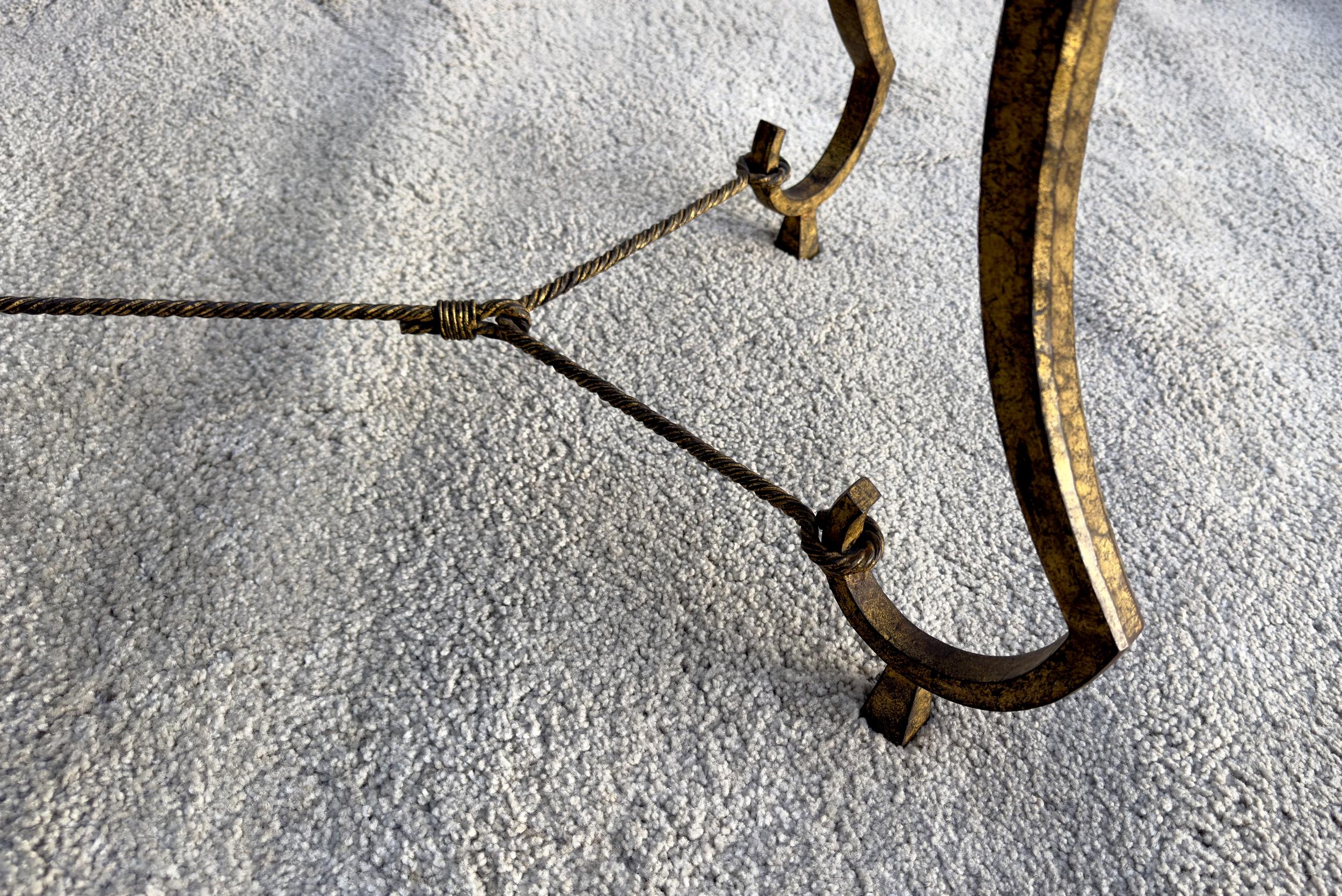 Doré Coffee table in gilded iron, Edition Maison Ramsay, Paris, France, circa 1960 en vente