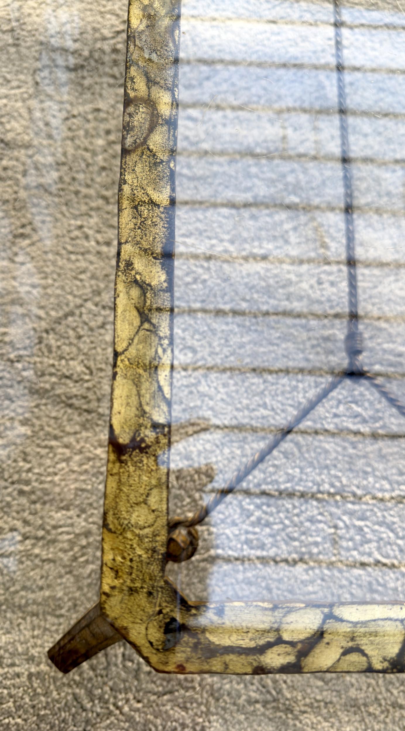 Milieu du XXe siècle Coffee table in gilded iron, Edition Maison Ramsay, Paris, France, circa 1960 en vente