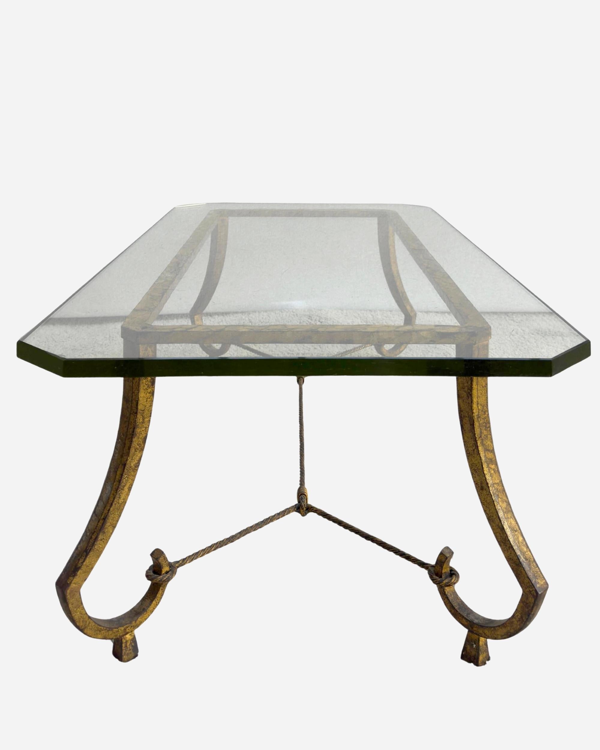 Or Coffee table in gilded iron, Edition Maison Ramsay, Paris, France, circa 1960 en vente