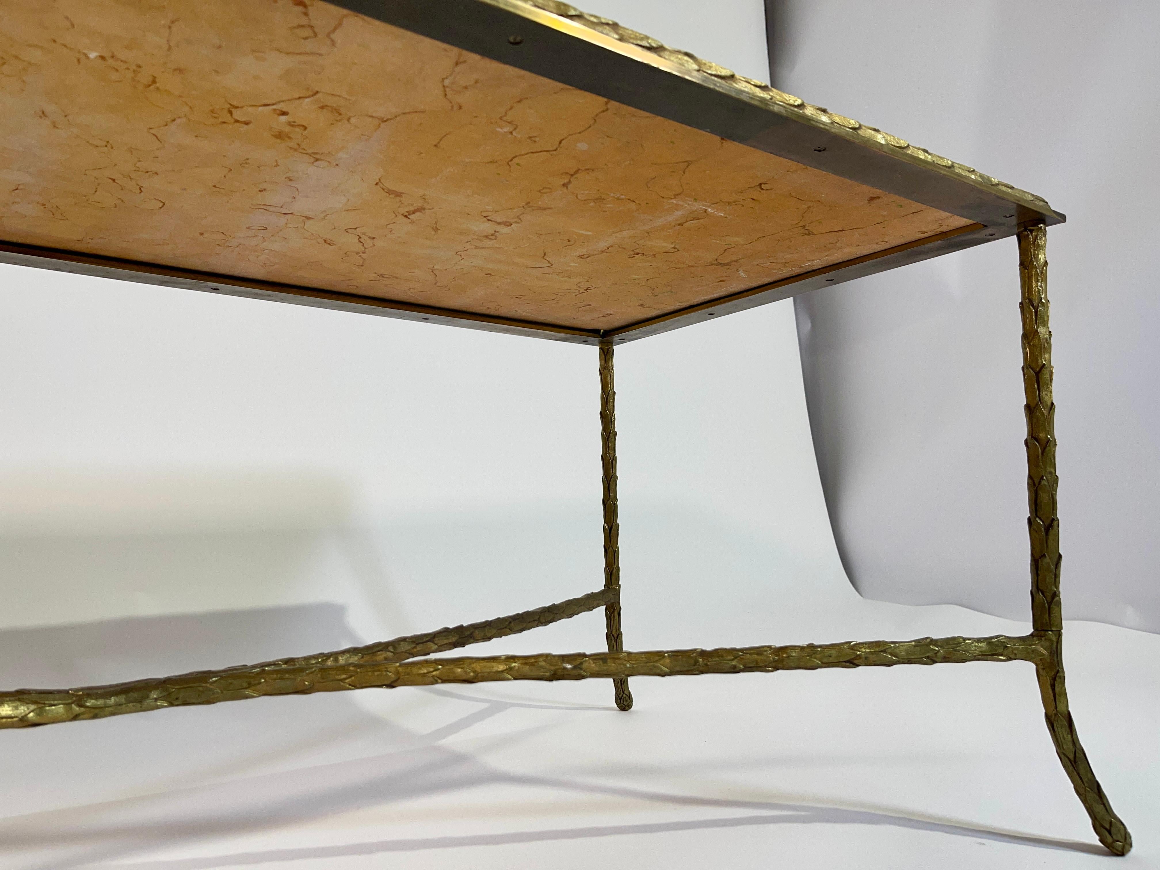 Bronze Table basse en bronze doré par Maison Baguès en vente