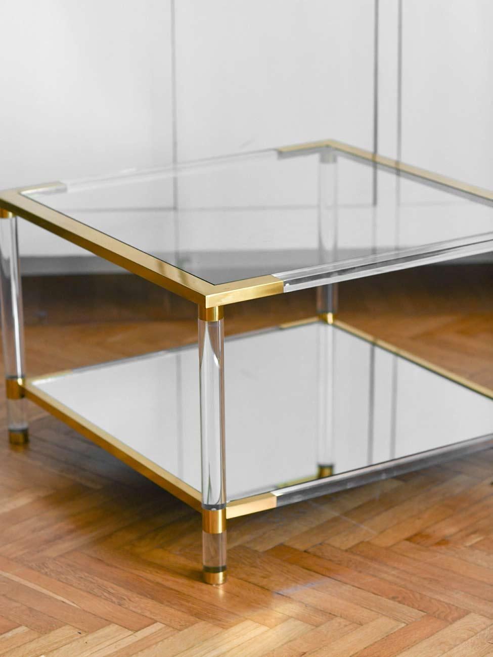 Italian Coffee table in glass, mirrored glass, methacrylate and brass.  For Sale