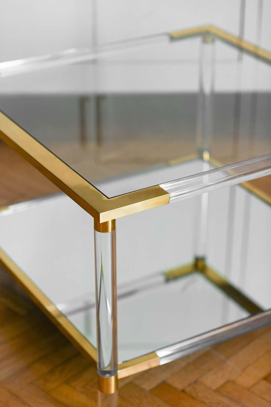 Coffee table in glass, mirrored glass, methacrylate and brass.  In Good Condition For Sale In Roma, RM