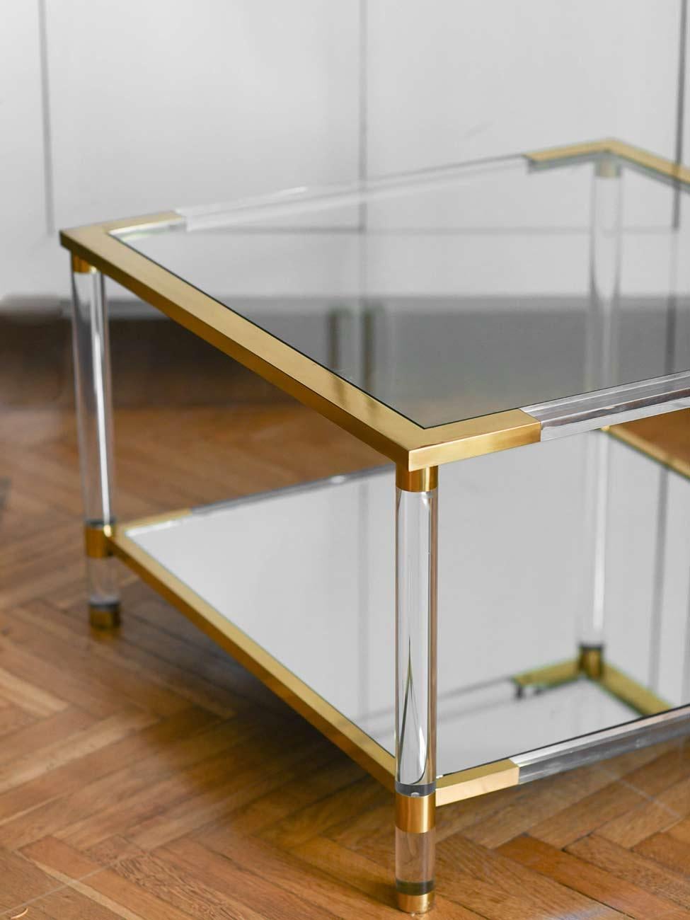 Brass Coffee table in glass, mirrored glass, methacrylate and brass.  For Sale